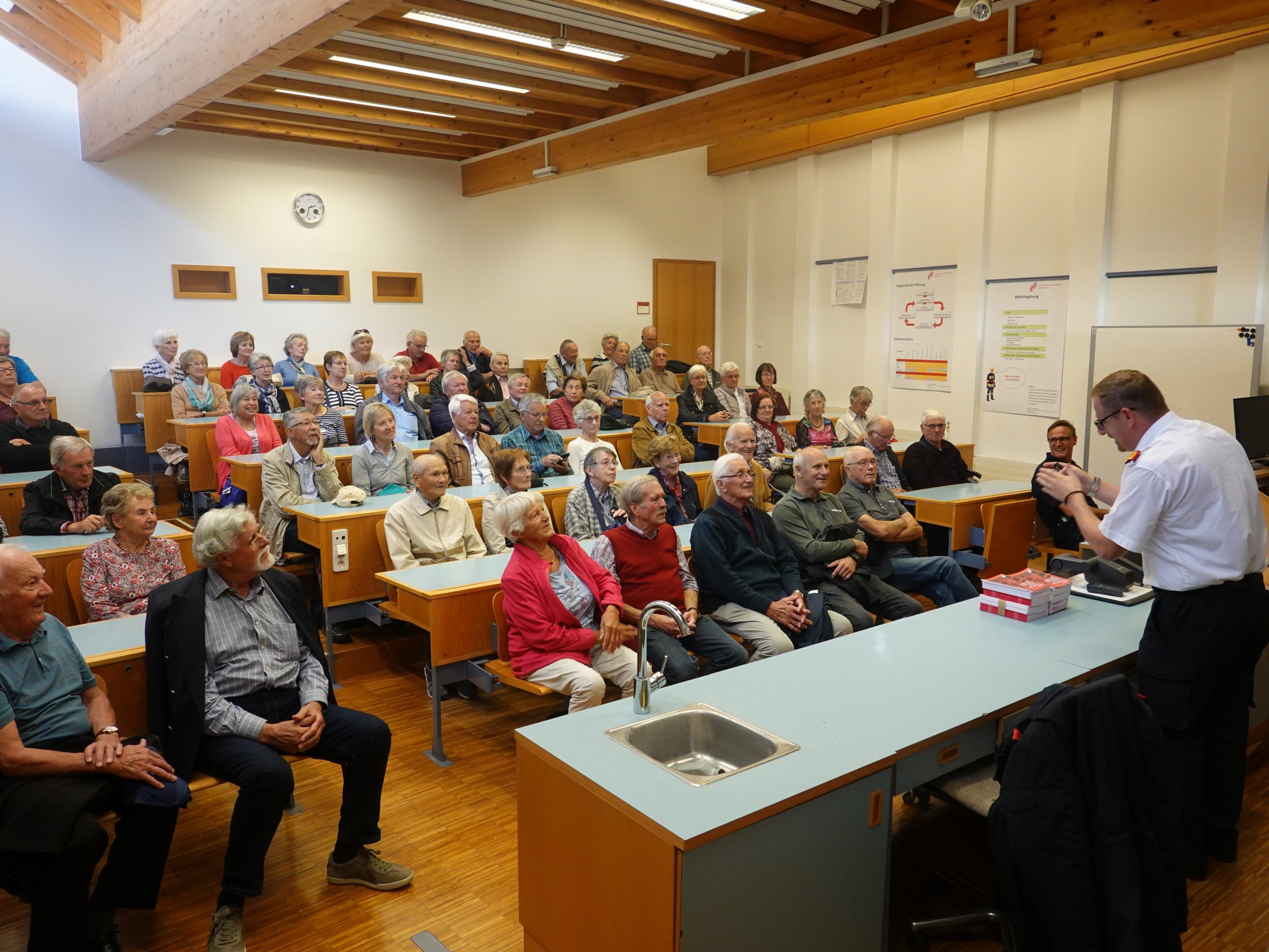 die Besucher im Schulungsraum