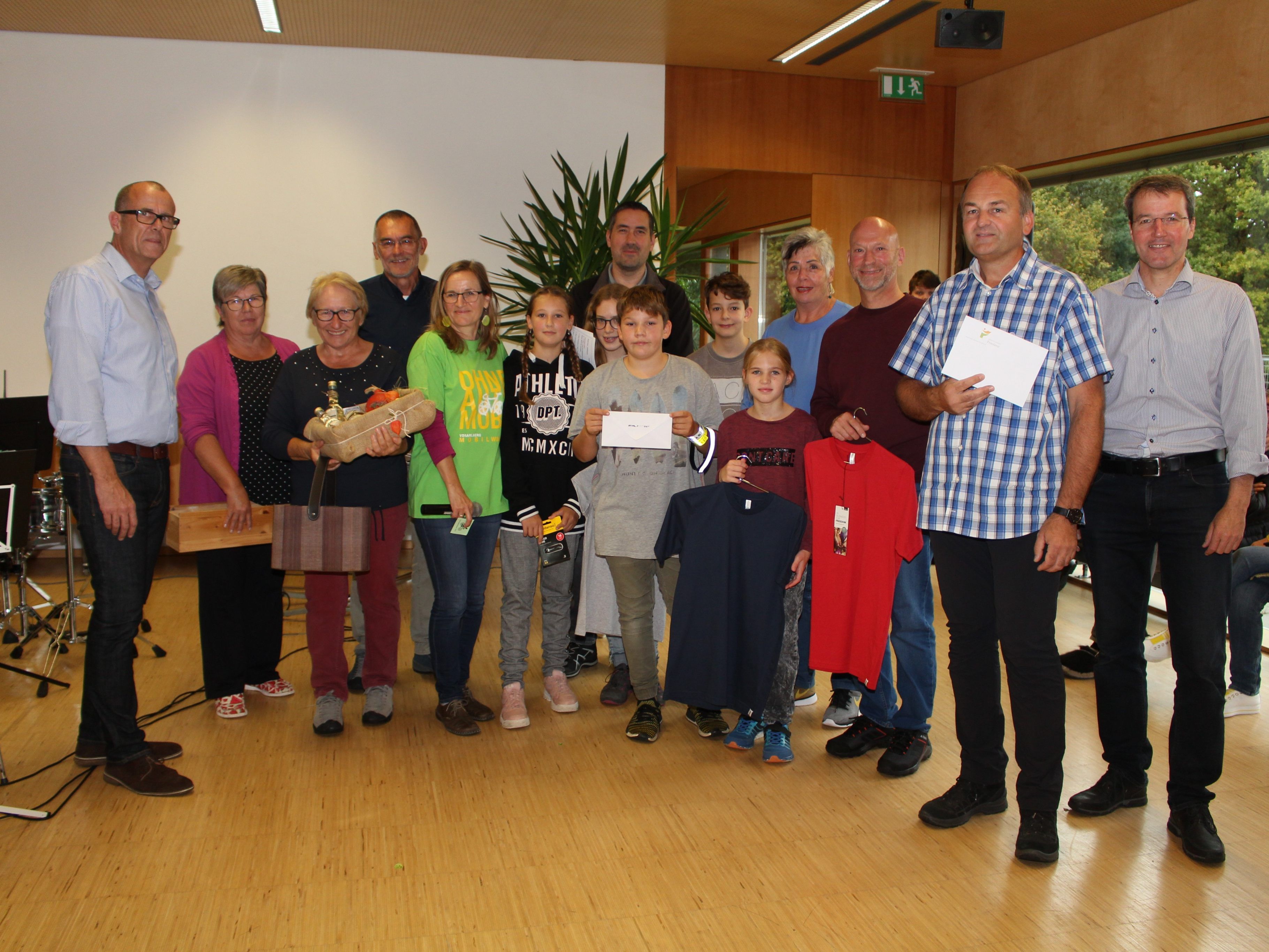 Gewinner des Fahrradwettbewerbs mit Walter Gohm, Gerlinde Wiederin und Rainer Hartmann