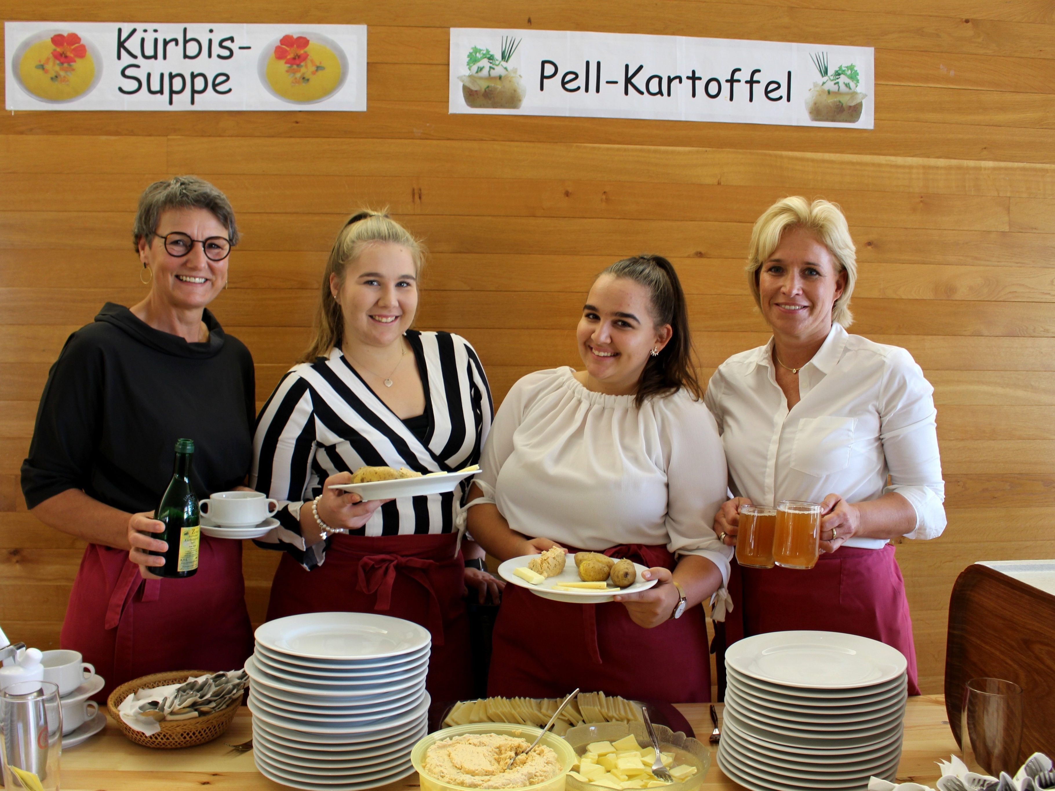 Auch in diesem Jahr konnten sich der Lochauer Missionskreis und die Arbeitsgemeinschaft Katholischer Soldaten über einen gut besuchten „Kartoffeltag“ freuen. Auch in diesem Jahr konnten sich der Lochauer Missionskreis und die Arbeitsgemeinschaft Katholischer Soldaten über einen gut besuchten „Kartoffeltag“ freuen.