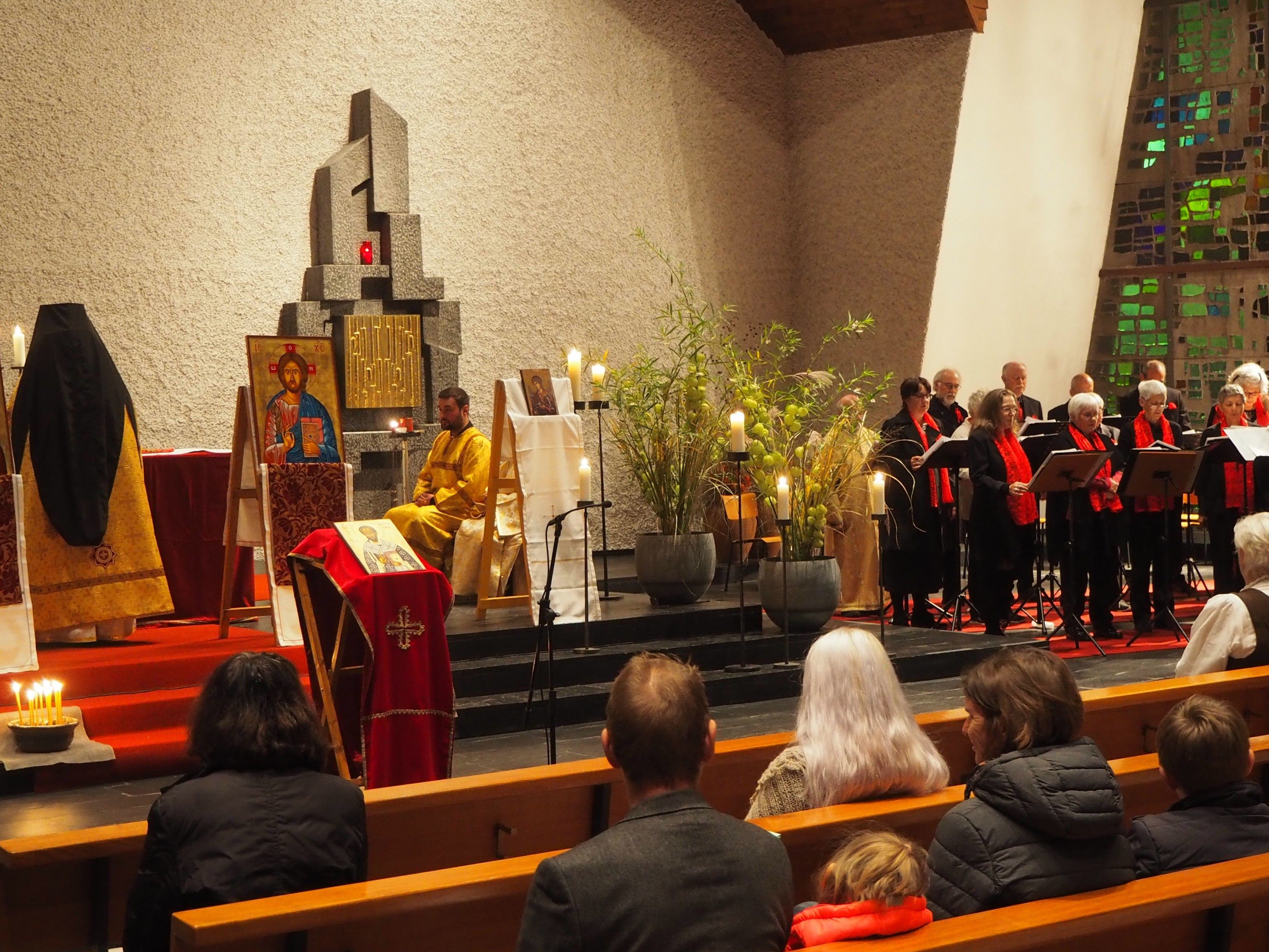 Der Chor gestaltete eine Messe nach dem byzantinischen Ritus Der Chor gestaltete eine Messe nach dem byzantinischen Ritus