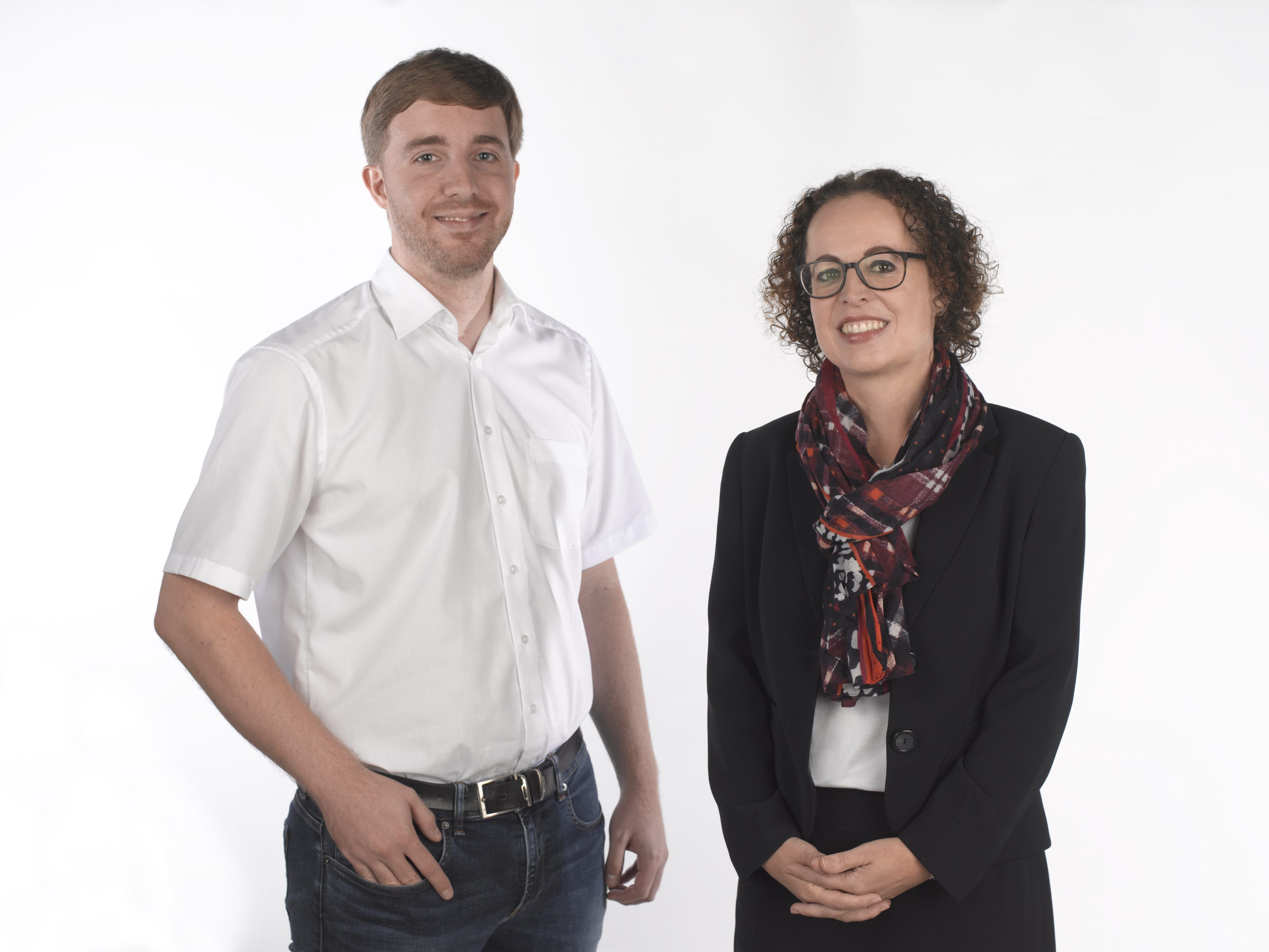 Daniel Weiskopf (Controlling) und BuLu GF Christine Schwarz-Fuchs freuen sich über die Auszeichnung.