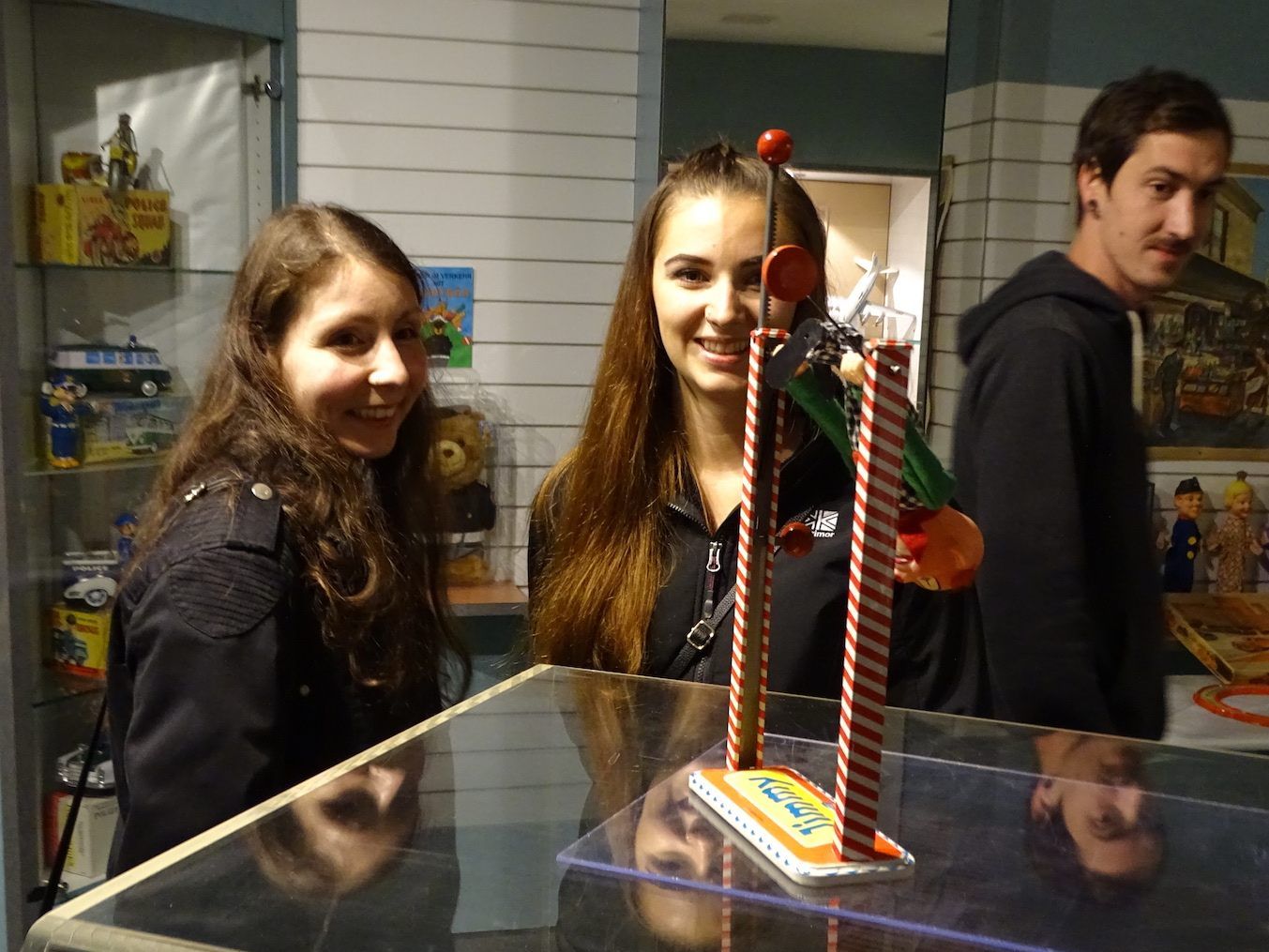 In Willi´s kleinem Museum gab es Spielzeug in Hülle und Fülle zu bewundern. In Willi´s kleinem Museum gab es Spielzeug in Hülle und Fülle zu bewundern.