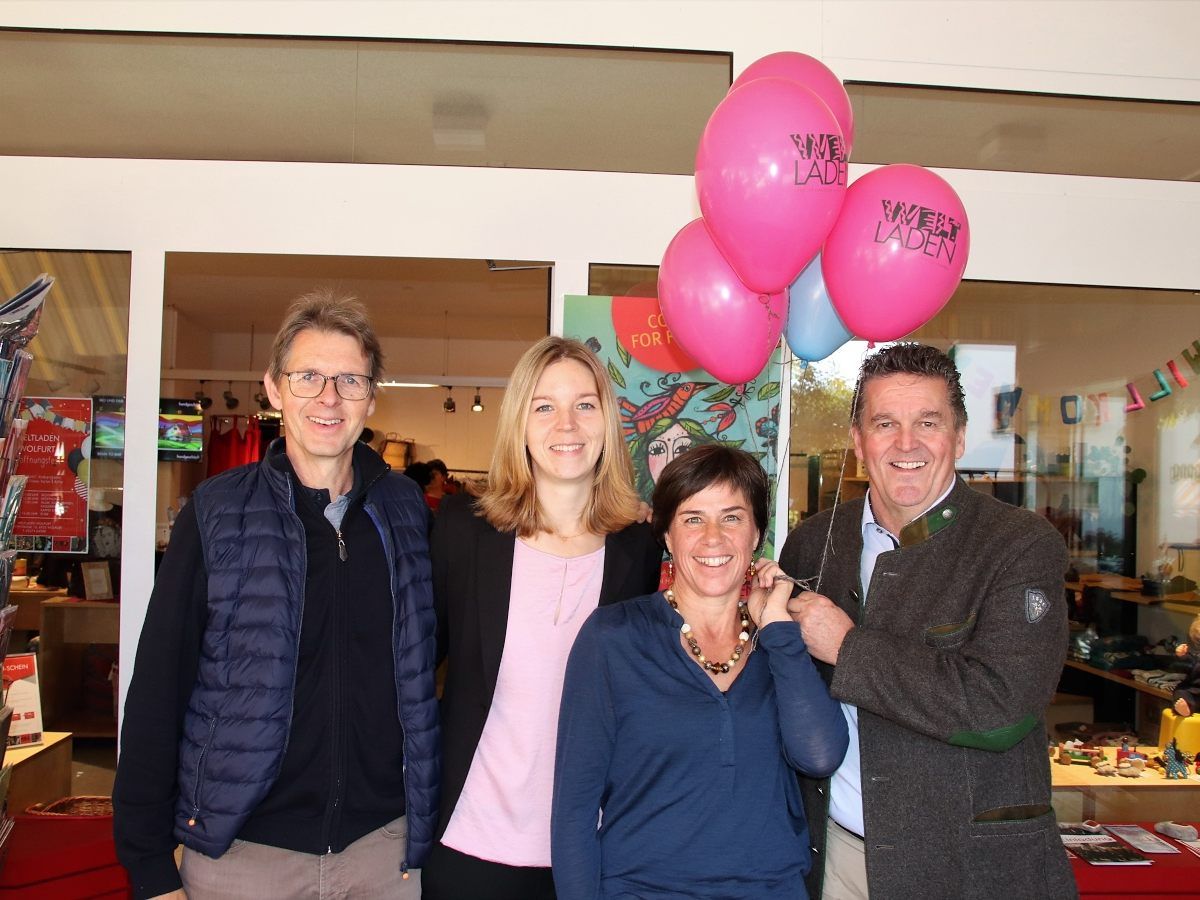 „Welt-Fair-Eins“-Obmann Bruno Bildstein, GF Simone Ecker-Wolf, Hemma Bildstein und Bgm. Christian Natter. „Welt-Fair-Eins“-Obmann Bruno Bildstein, GF Simone Ecker-Wolf, Hemma Bildstein und Bgm. Christian Natter.