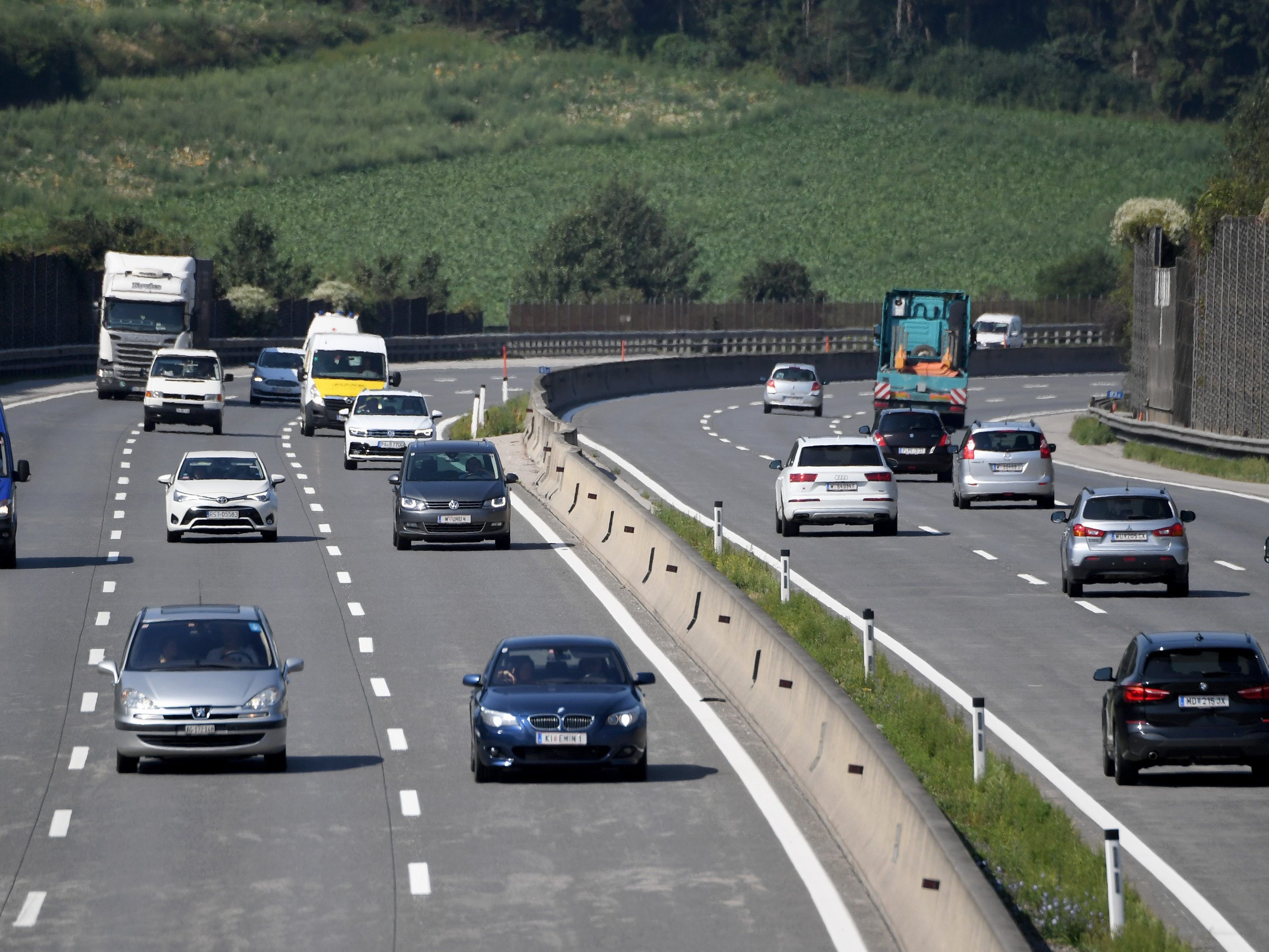 Neun Fahrzeuge waren in den Unfall verwickelt. Neun Fahrzeuge waren in den Unfall verwickelt.