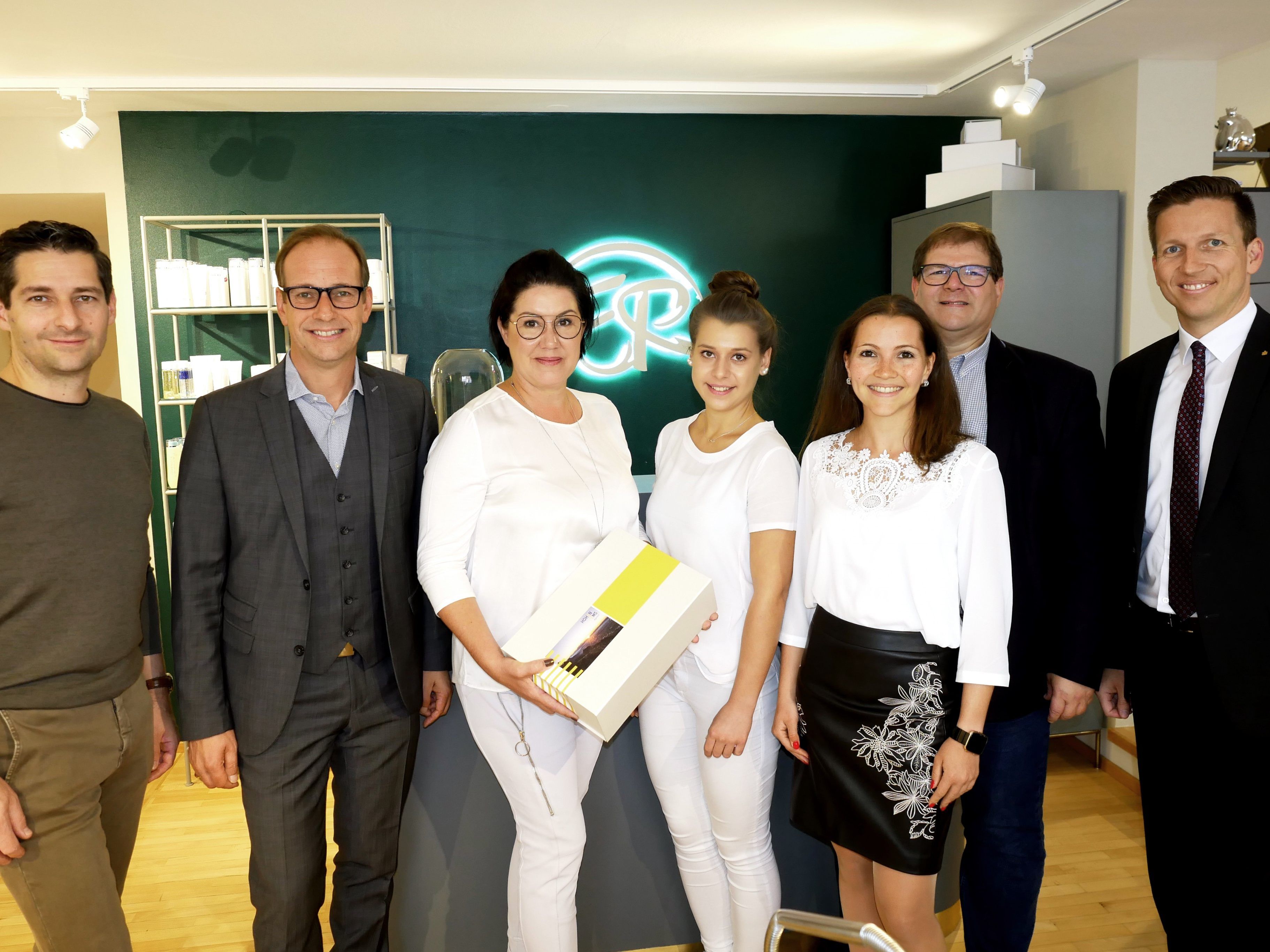 v. l. WIGE-Obmann Gunther Fenkart, Bürgermeister Dieter Egger, Elke Ritter, Michelle Gabrielli, Stadtmarketing-Geschäftsführerin Andrea Ruckendorfer, Wirtschaftsstadtrat Arno Gächter, WIGE-Vorstandsmitglied Michael Sutterlütti