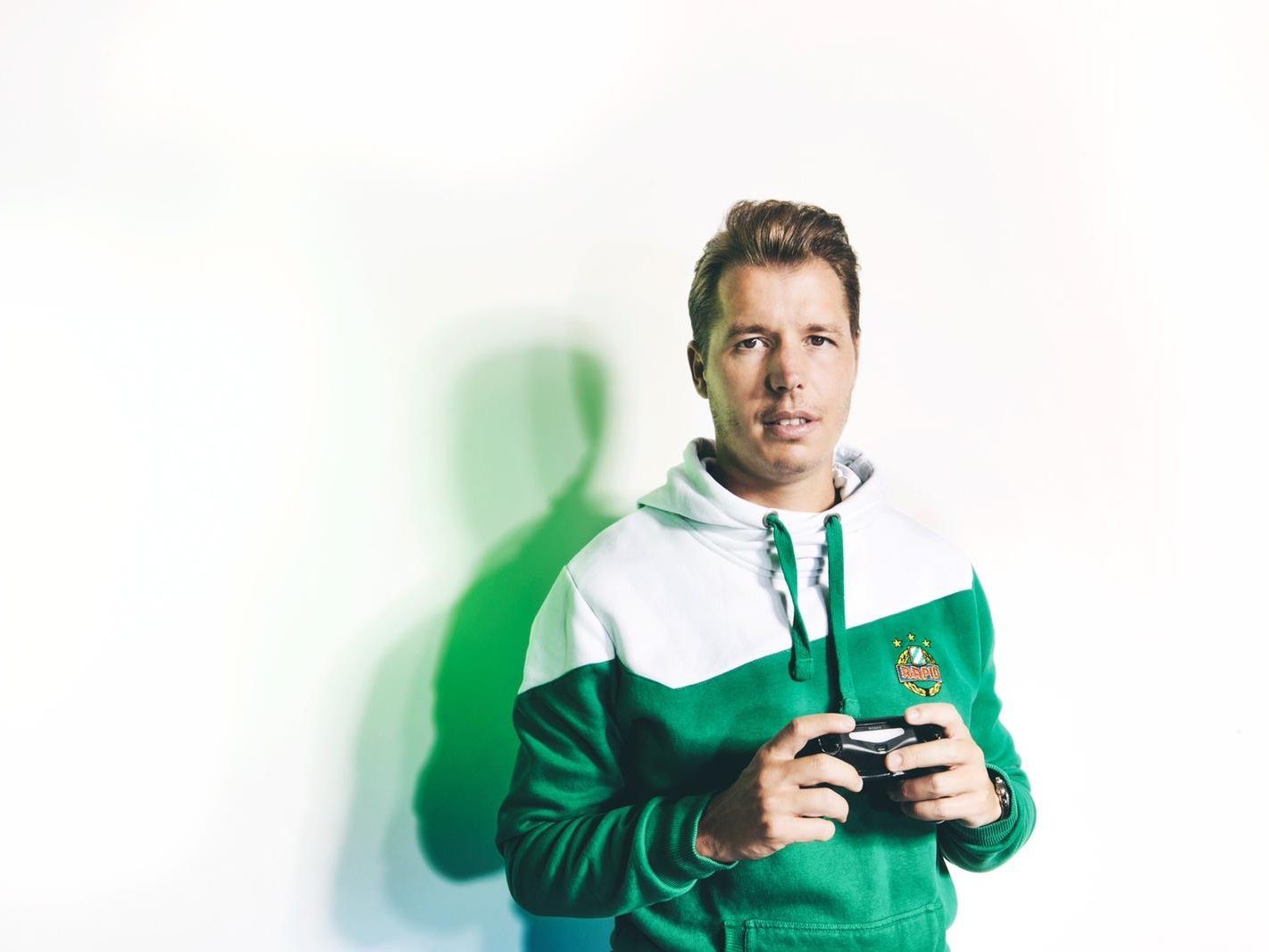 Mit dabei ist auch Profispieler und FIFA-Legende Mario Viska.