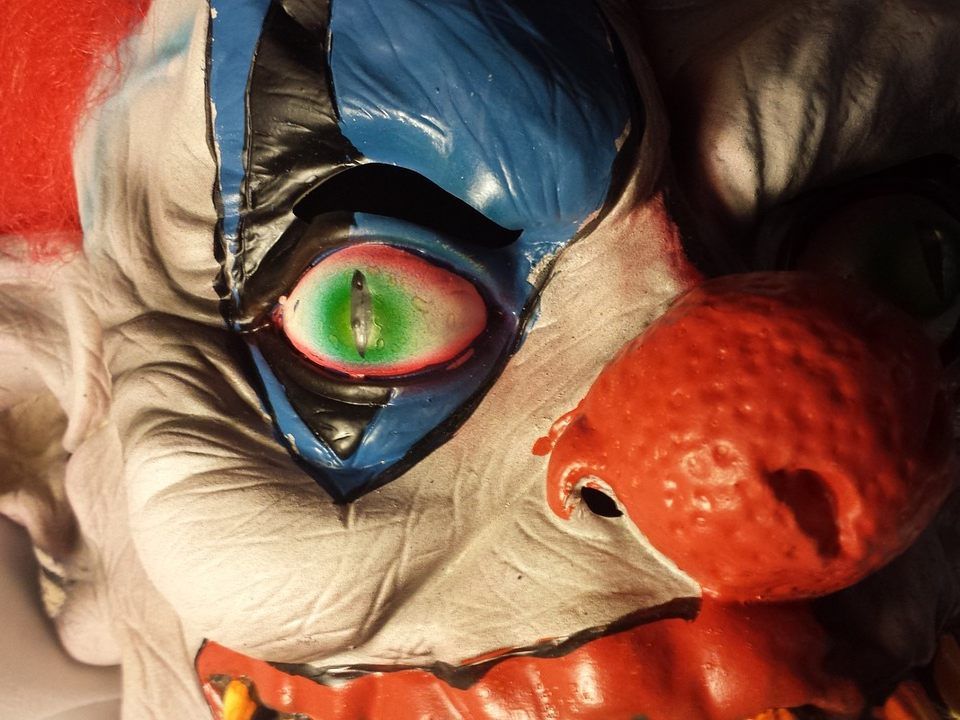 Bereits in den letzten Jahren sorgten als Clowns verkleidete Männer für Unruhe. Bereits in den letzten Jahren sorgten als Clowns verkleidete Männer für Unruhe.