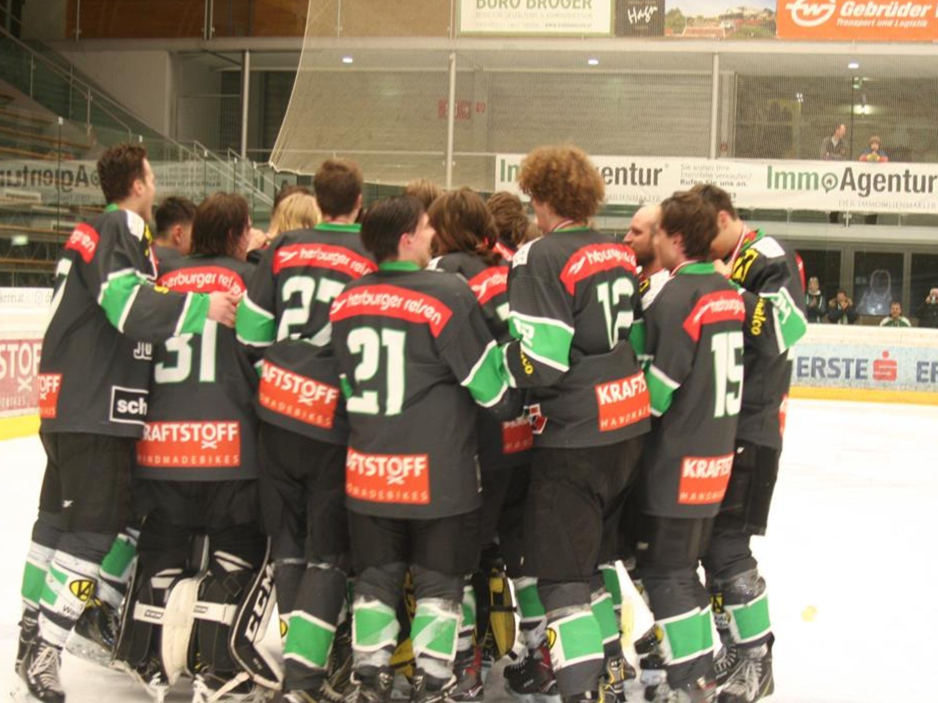 Juniors starteten mit Sieg in die neue Saison Juniors starteten mit Sieg in die neue Saison