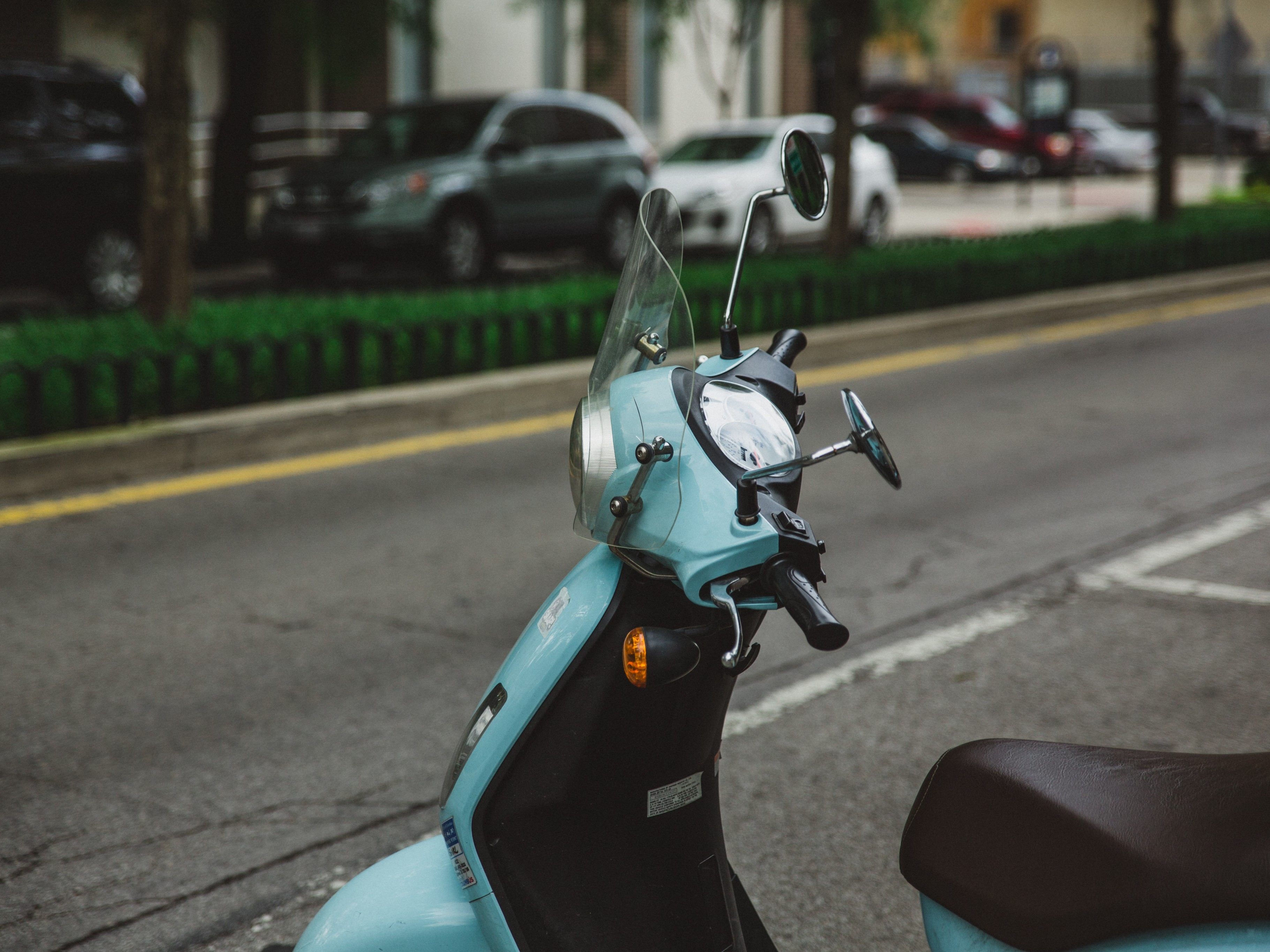 Symbolbild: Mopedlenker nach Unfall mit Pkw verletzt. Symbolbild: Mopedlenker nach Unfall mit Pkw verletzt.