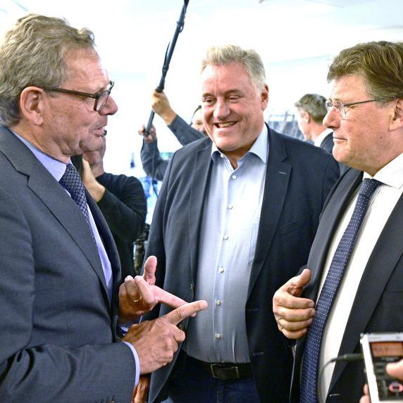 Chefverhandler der Arbeitgeber - Johannes Collini, Karl Dürtscher (GPA-djp), Gewerkschafter Rainer Wimmer (Pro-GE)