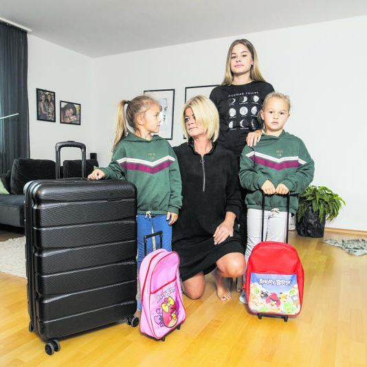 Sandra und ihre Tochter Sara suchen seit einem halben Jahr jede freie Minute nach einer neuen Wohnung.