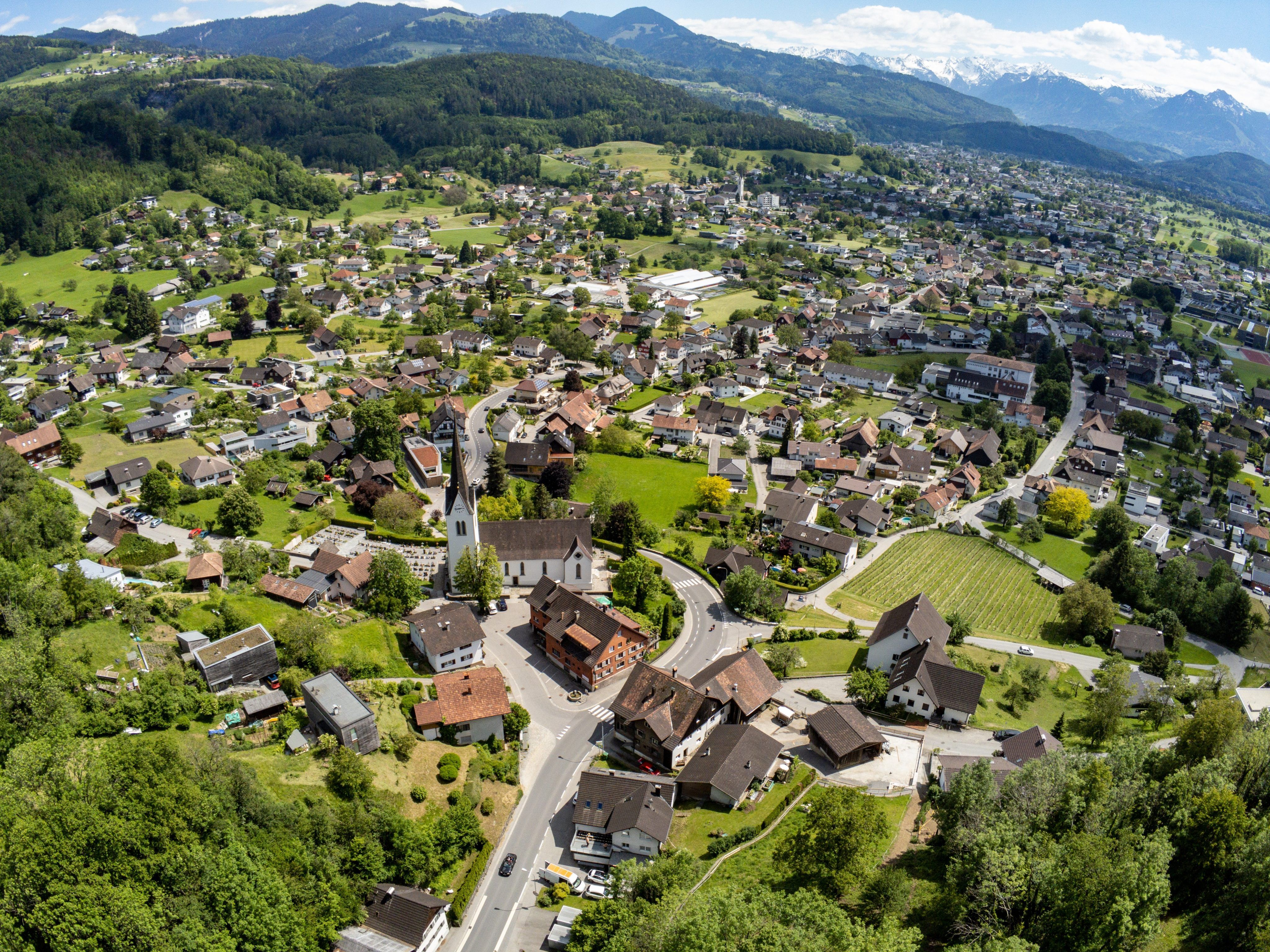 Das Feuer brach in einem Betrieb in Klaus aus.