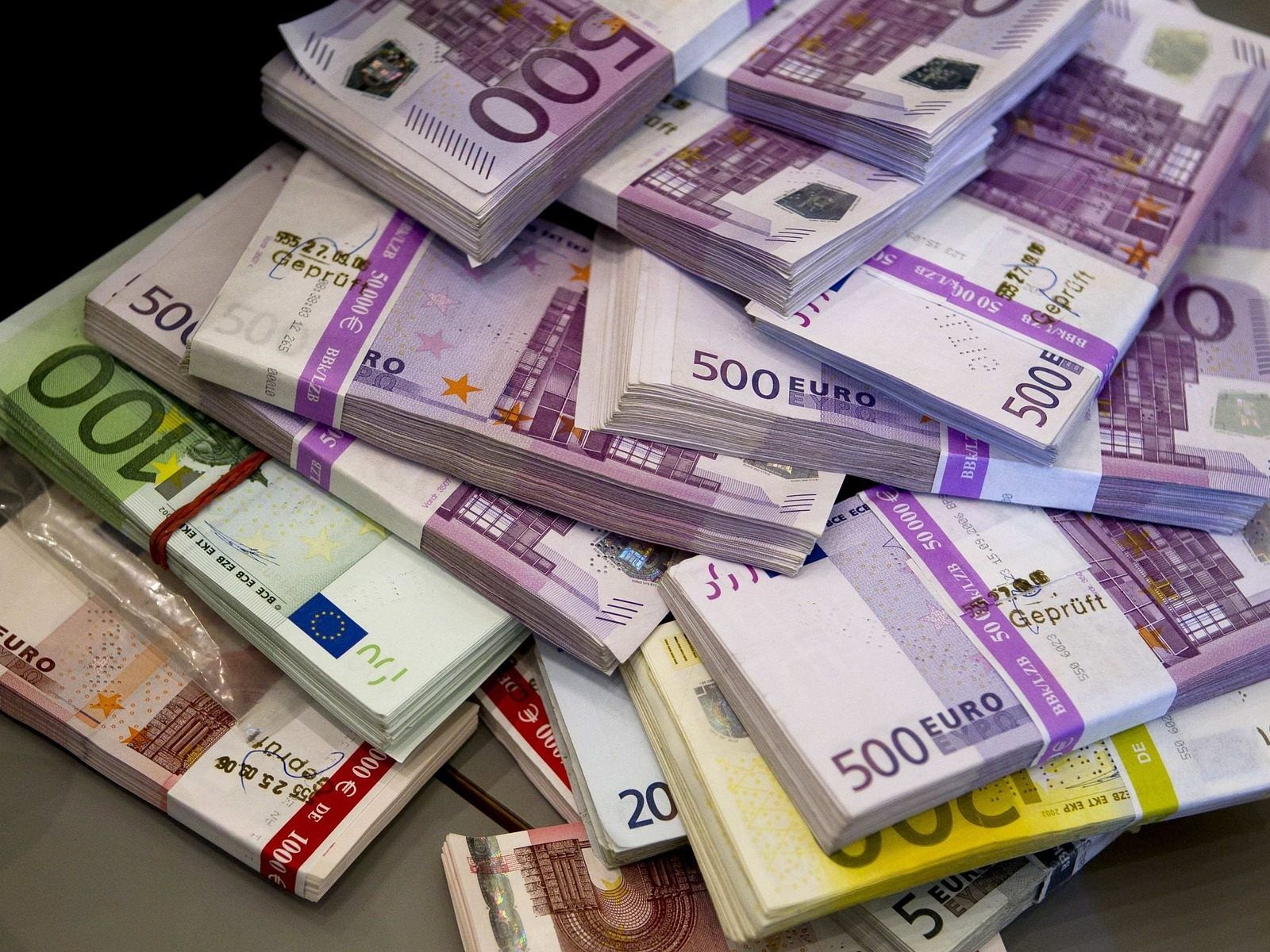 Einen ganzen Haufen Geld kann man in Wien für Häuser ausgeben. Einen ganzen Haufen Geld kann man in Wien für Häuser ausgeben.