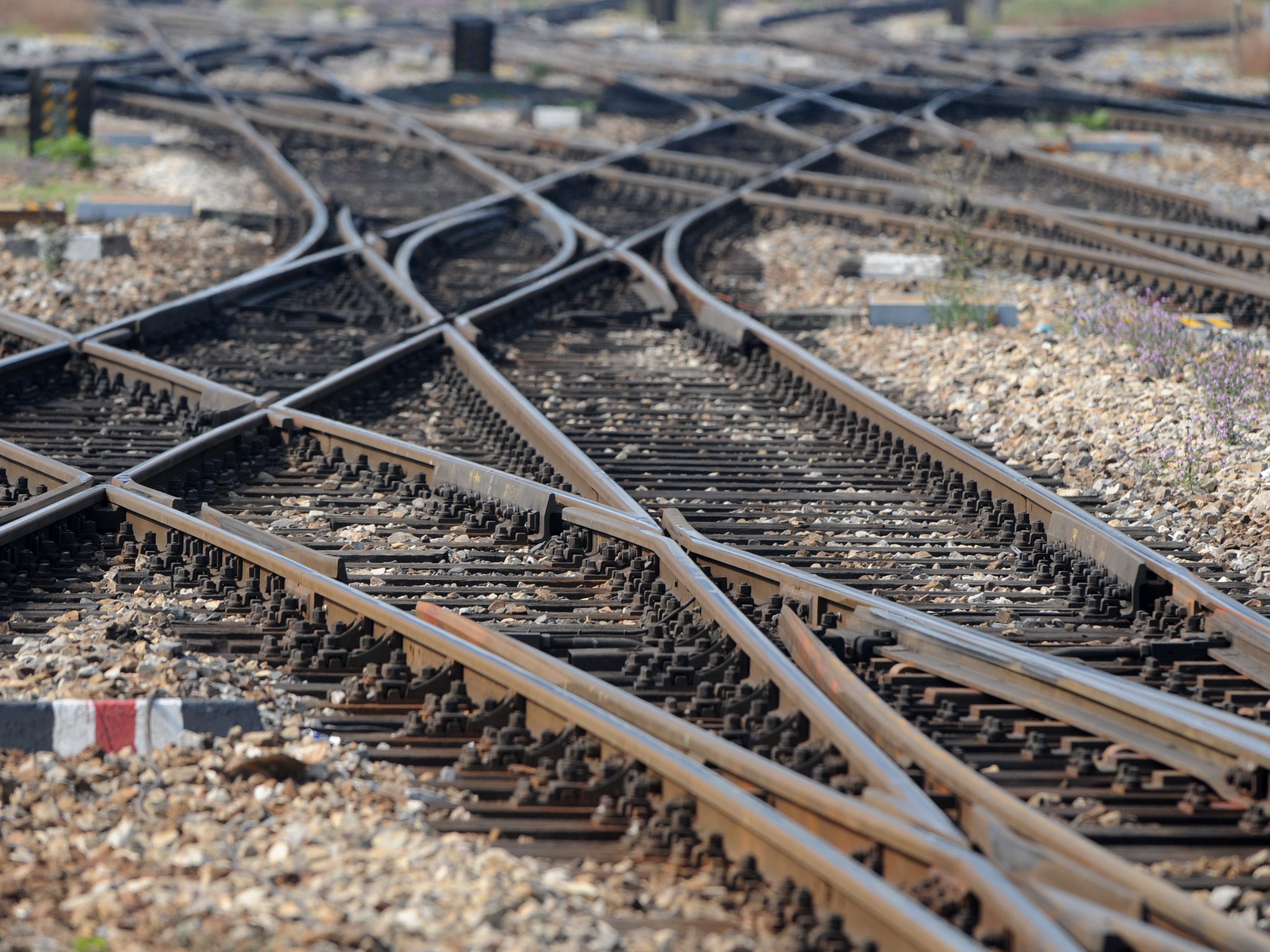 Fernverkehrszüge mussten umgeleitet werden. Fernverkehrszüge mussten umgeleitet werden.
