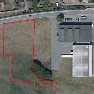 Westlich des Firmenstammsitzes von Hämmerle Kaffee (rote Markierung) sollen rund 4.400 Quadratmeter aus der Landesgrünzone genommen werden.