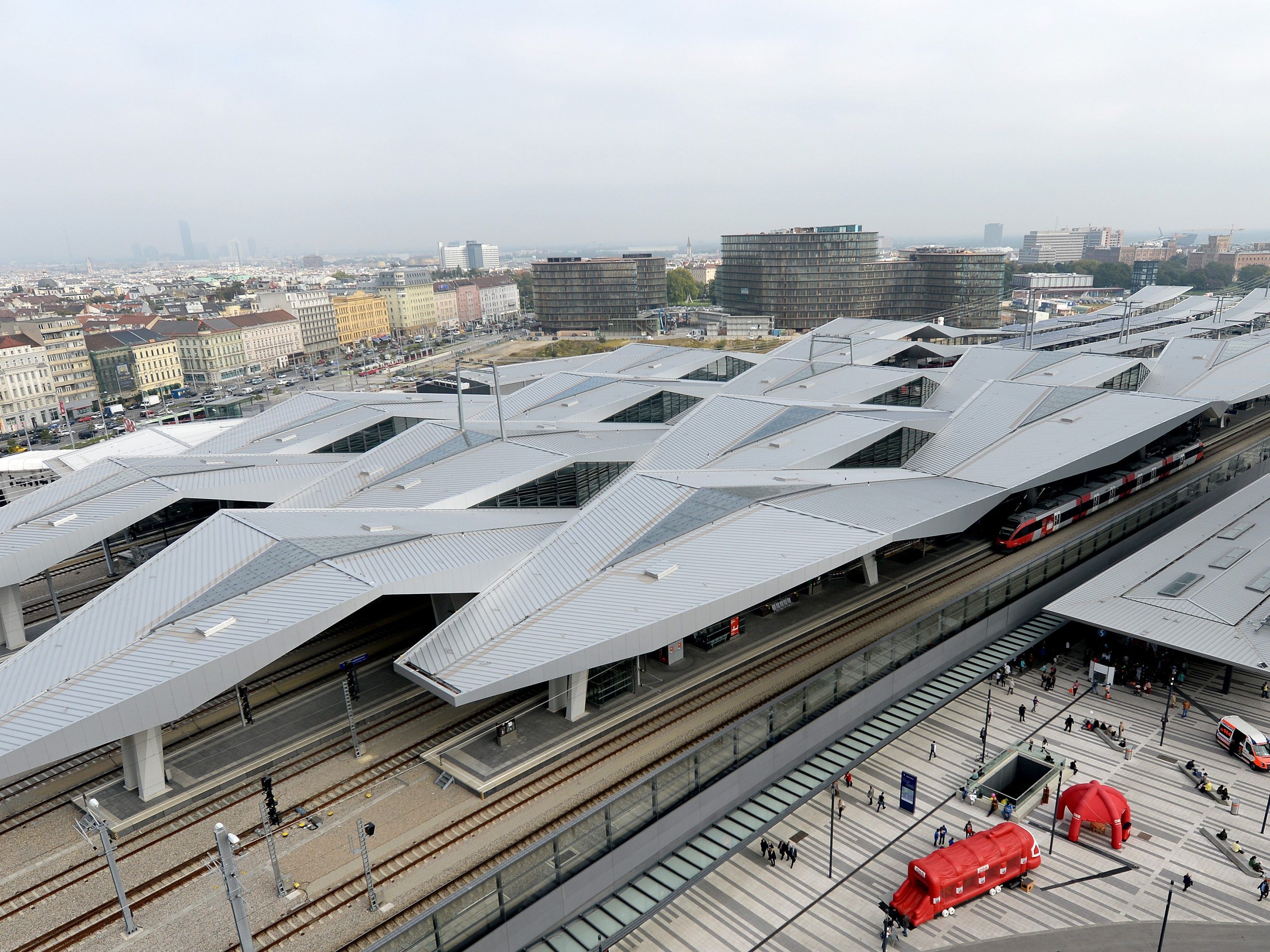 Mittlerweile hat man sich auch an die kleinen Marotten des Hauptbahnhofs gewöhnt. Mittlerweile hat man sich auch an die kleinen Marotten des Hauptbahnhofs gewöhnt.