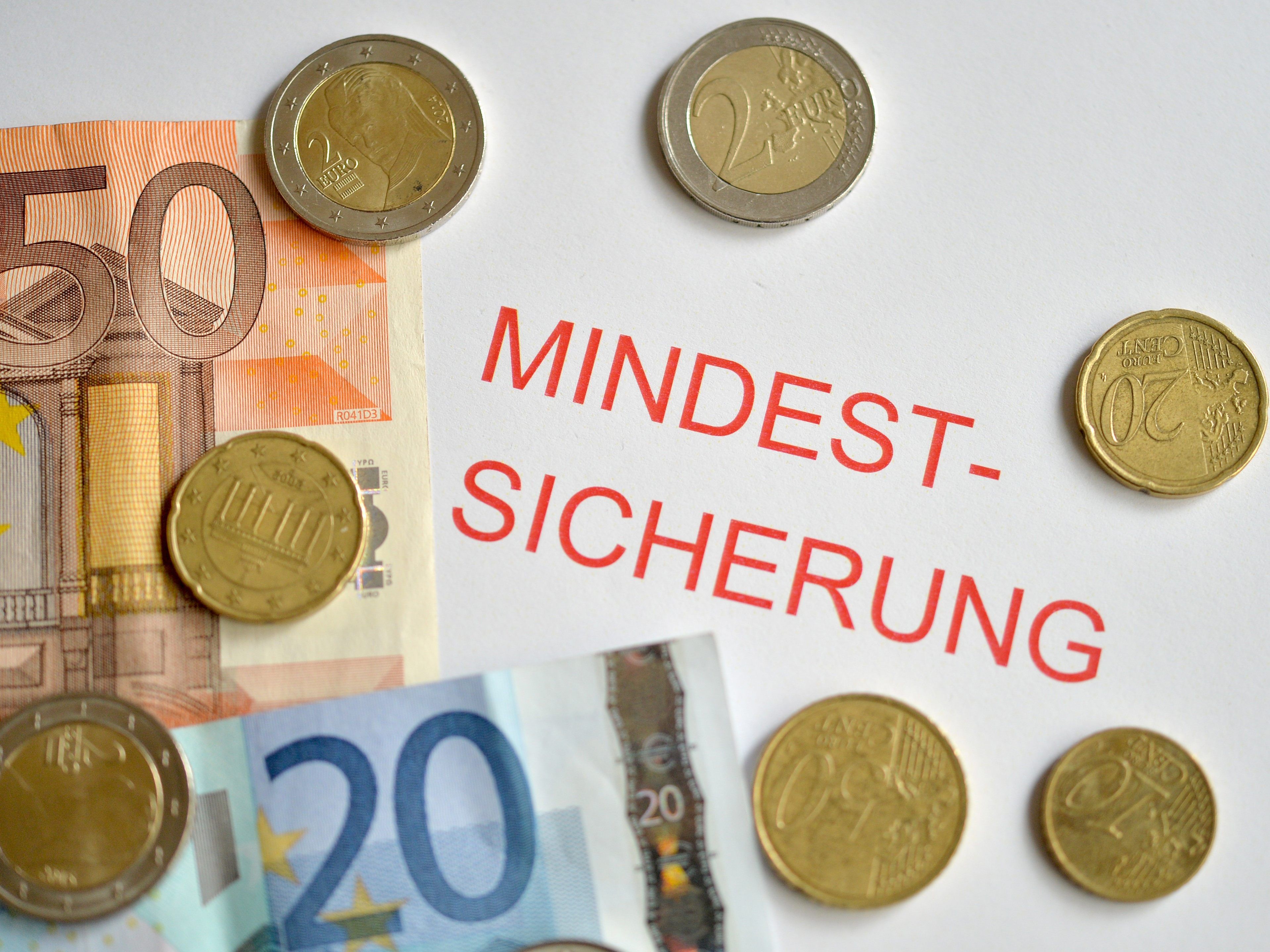 Die Zahl der Mindestsicherungsbezieher ist seit langem wieder rückläufig. Die Zahl der Mindestsicherungsbezieher ist seit langem wieder rückläufig.