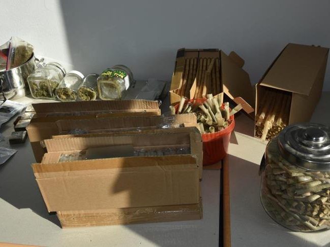 Die aufgefundenen Suchtmittel waren teilweise schon für den Versand verpackt. Die aufgefundenen Suchtmittel waren teilweise schon für den Versand verpackt.