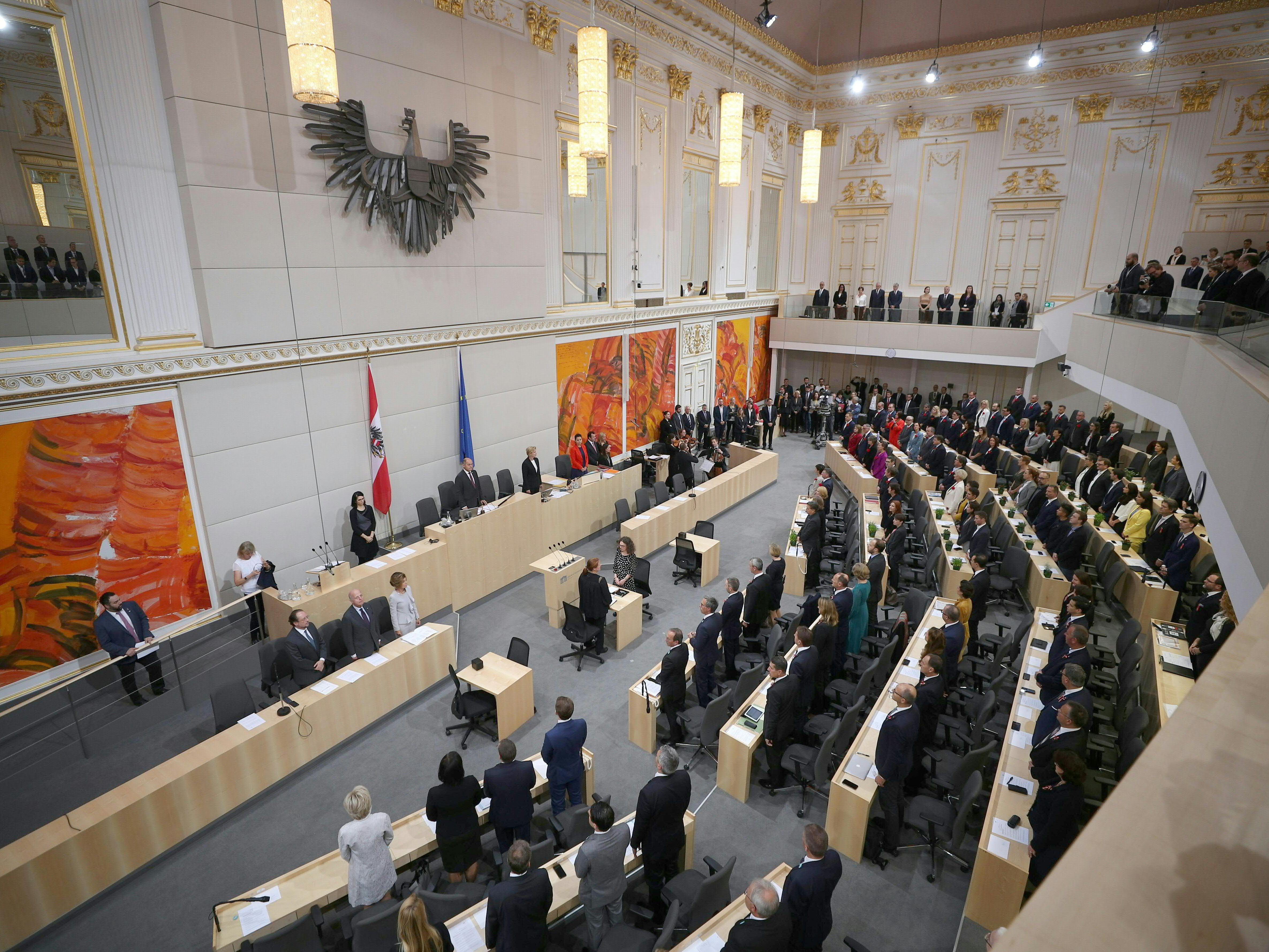 Bisher wird im Parlament immer noch mit Handzeichen abgestimmt.