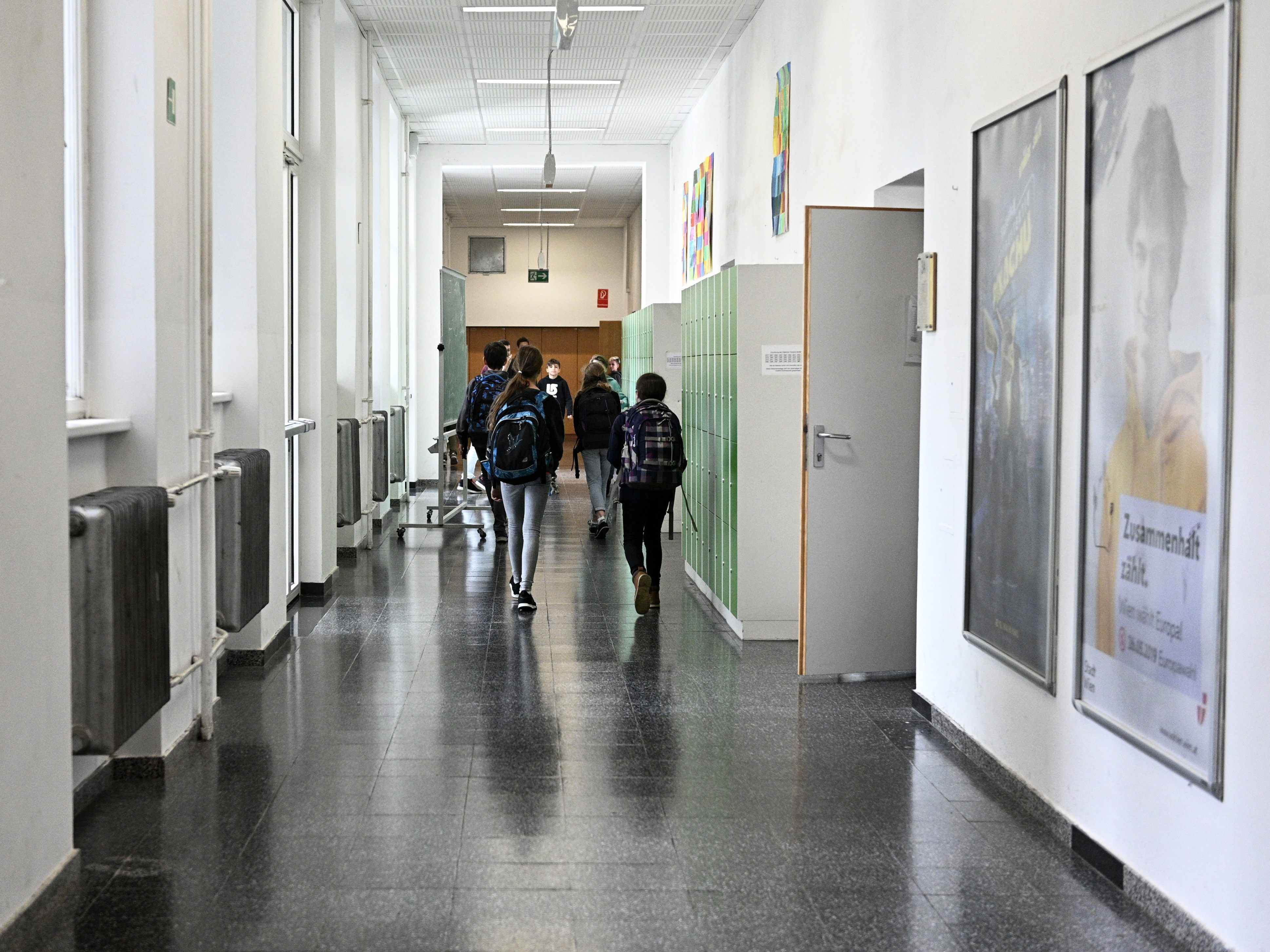 Die ersten Bewerber der Joboffensive wurden an Wiener Schulen vermittelt. Die ersten Bewerber der Joboffensive wurden an Wiener Schulen vermittelt.