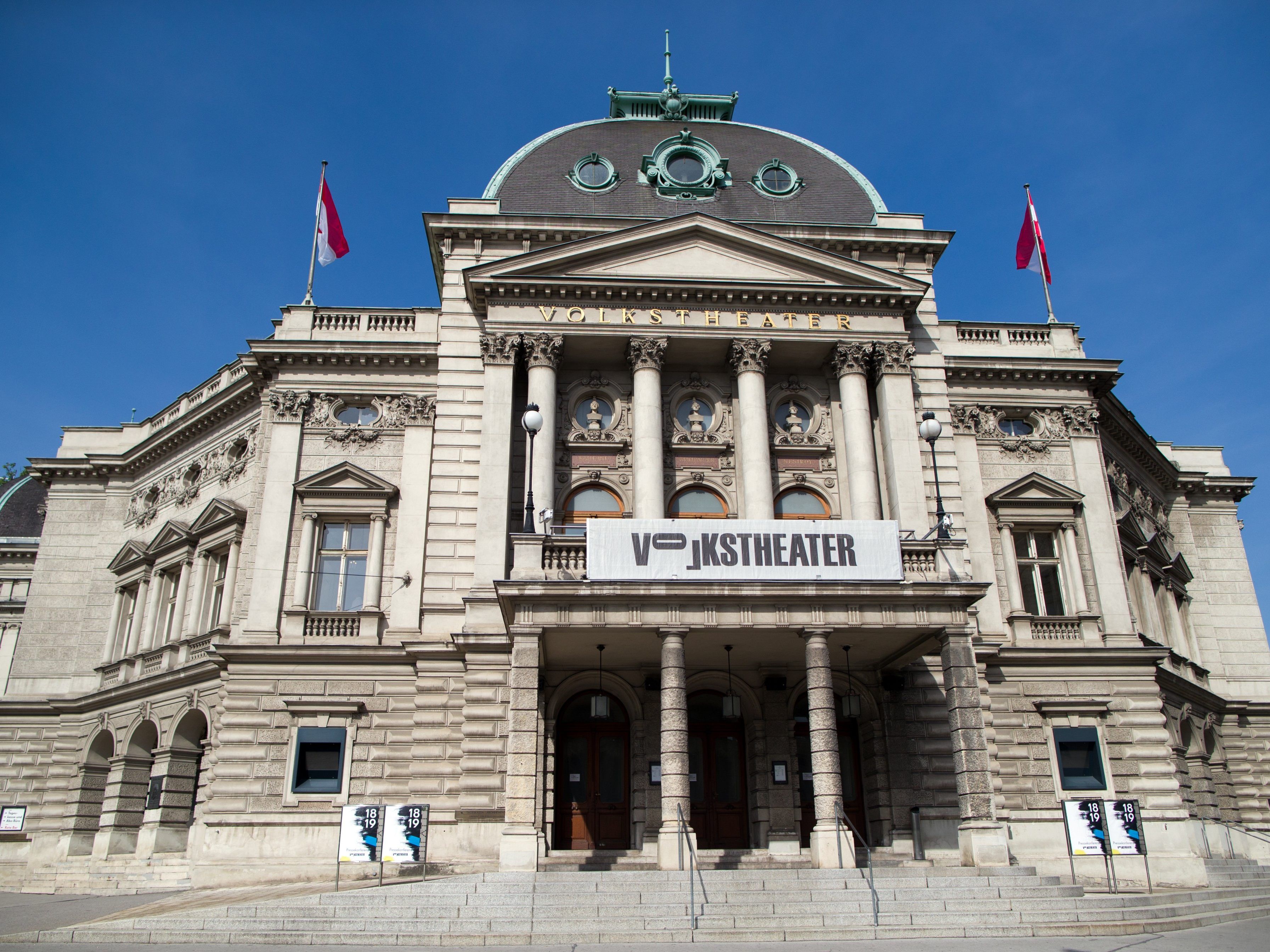 Das Wiener Volkstheater steckt in finanziellen Nöten. Das Wiener Volkstheater steckt in finanziellen Nöten.