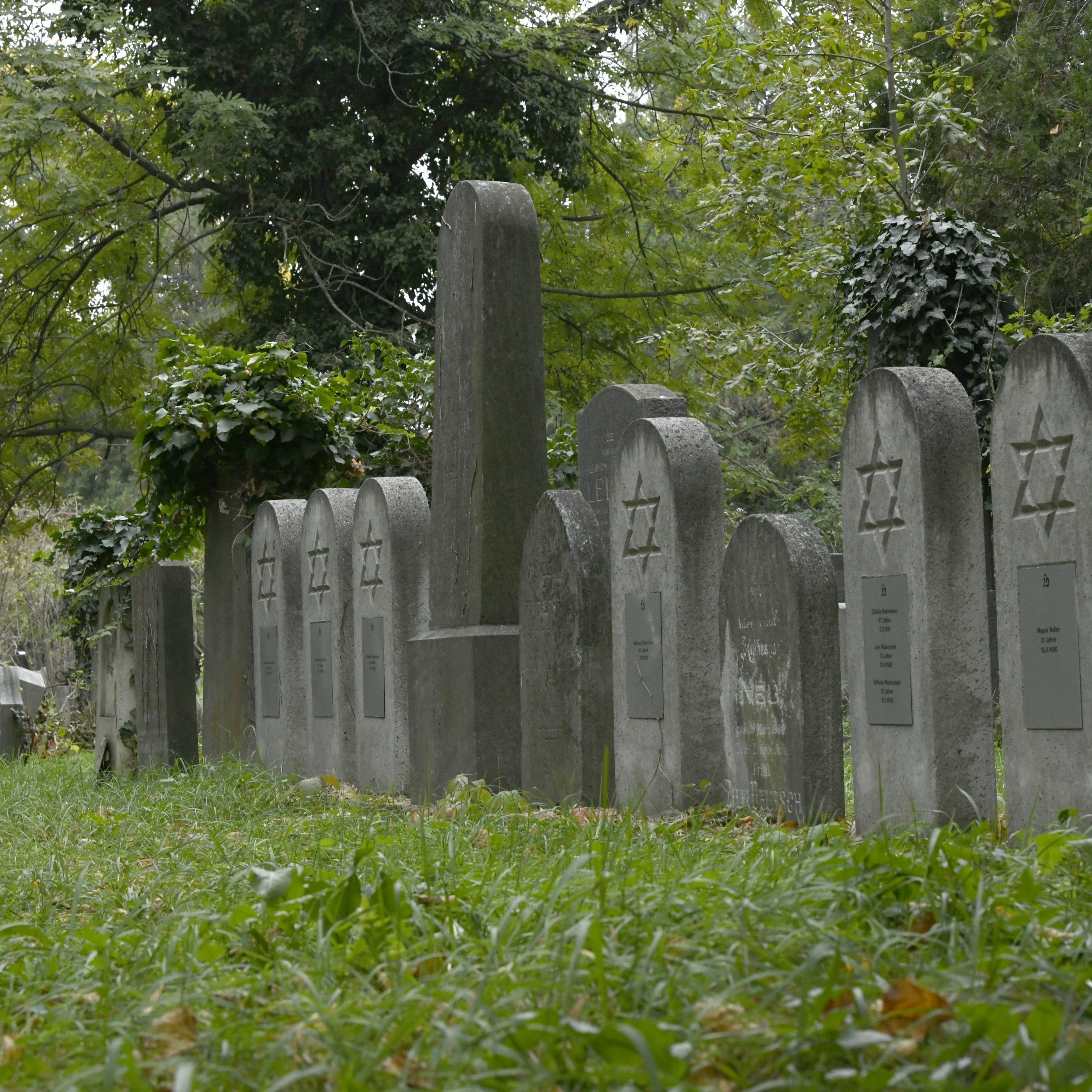 Der jüdische Friedhof ist wohl der gruseligste Teil des Wiener Zentralfriedhofs.