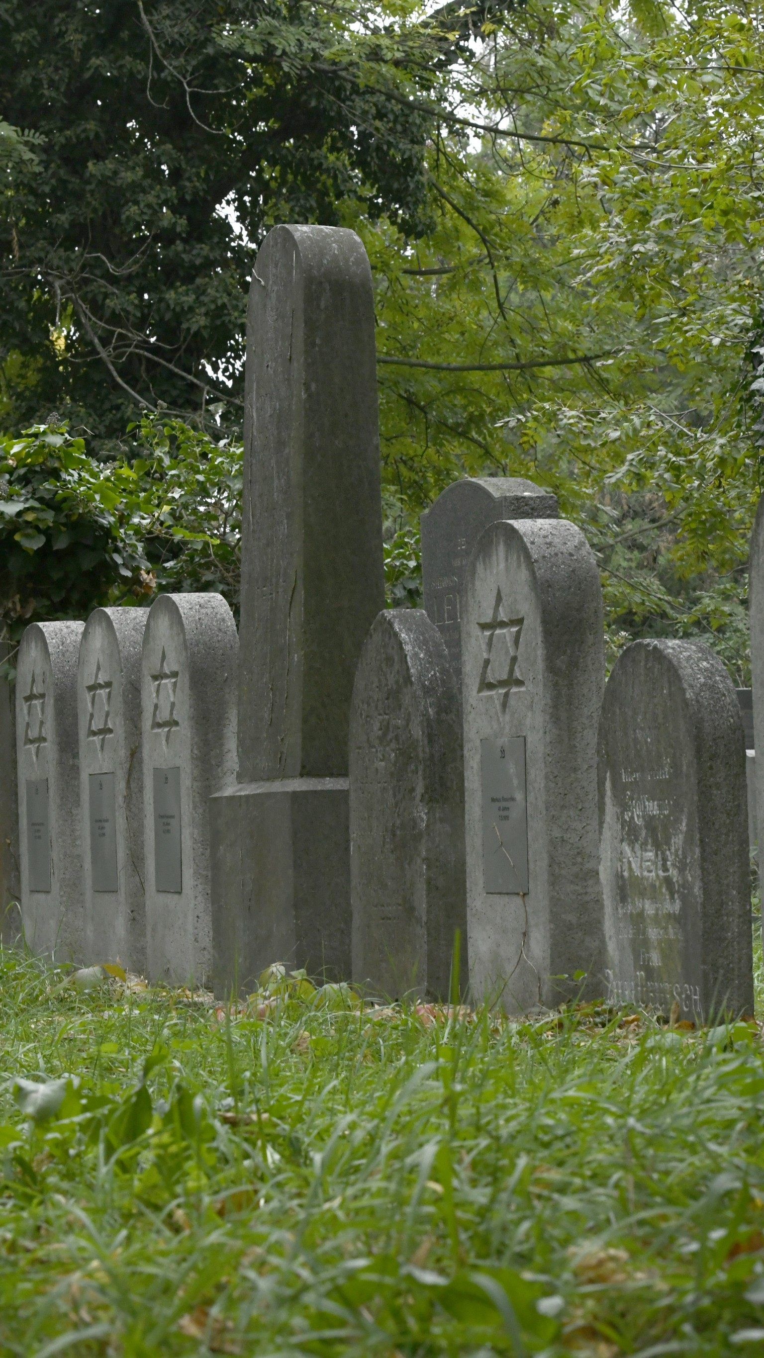 Der jüdische Friedhof ist wohl der gruseligste Teil des Wiener Zentralfriedhofs.