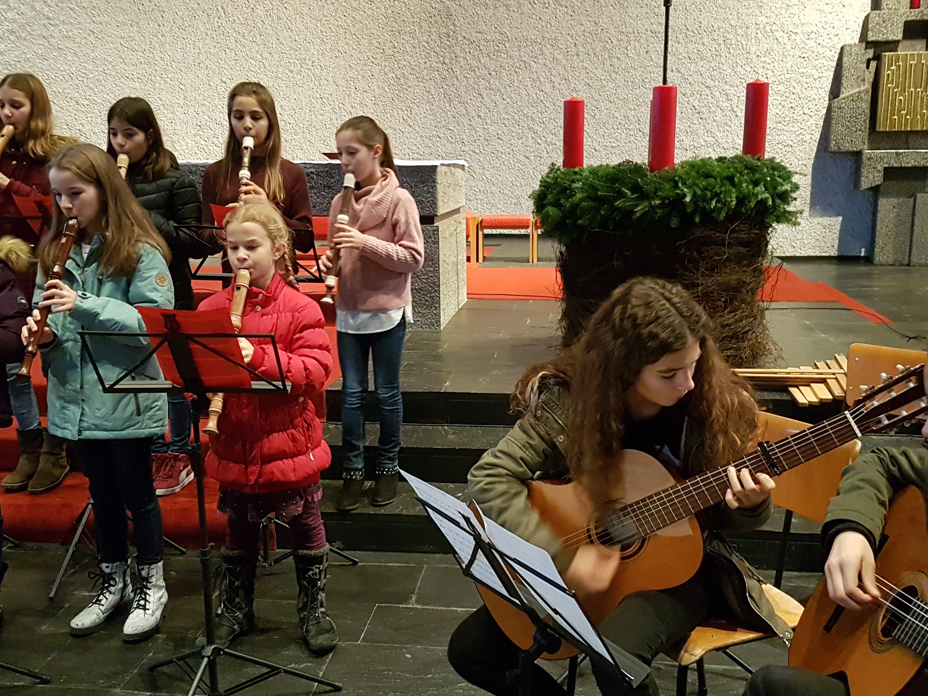 Blockflötenensemble mit Gitarrenbegleitung