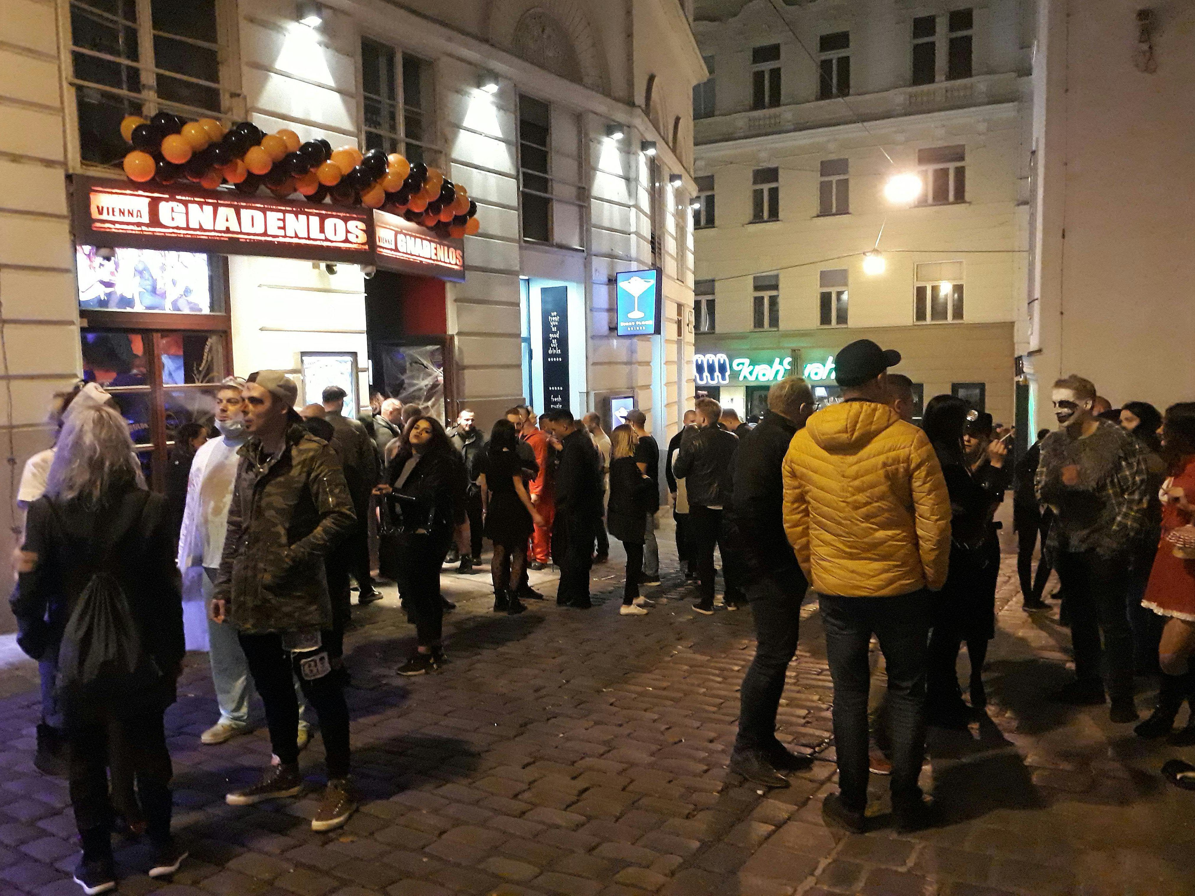 So wurde die "letzte Tschick" zu Halloween in Wien zelebriert.