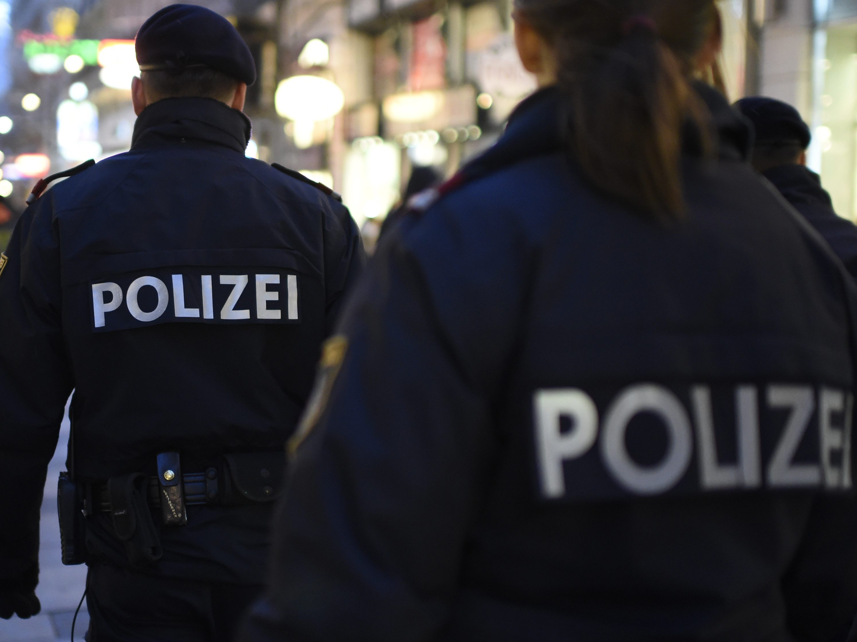 Die Betrüger gaben sich als falsche Polizisten aus.