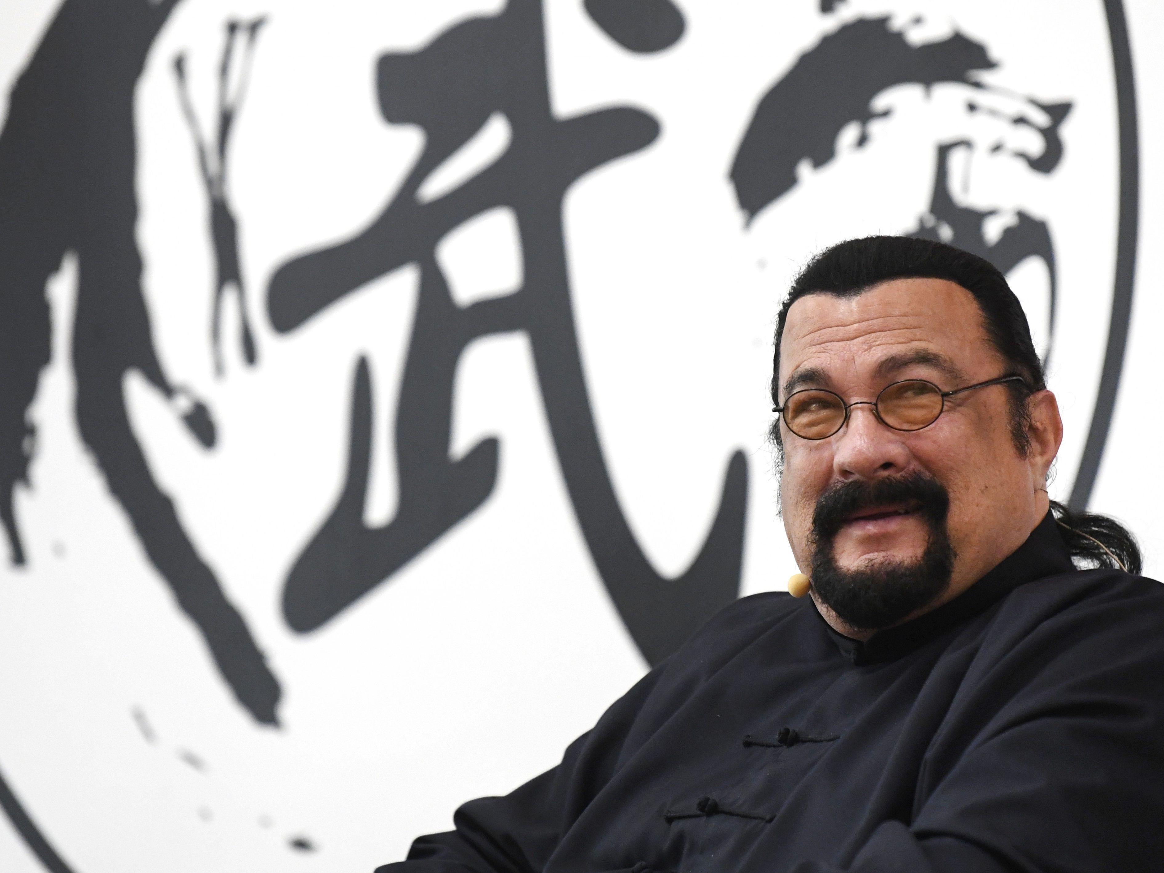 Steven Seagal bei der Pressekonferenz in Wien.