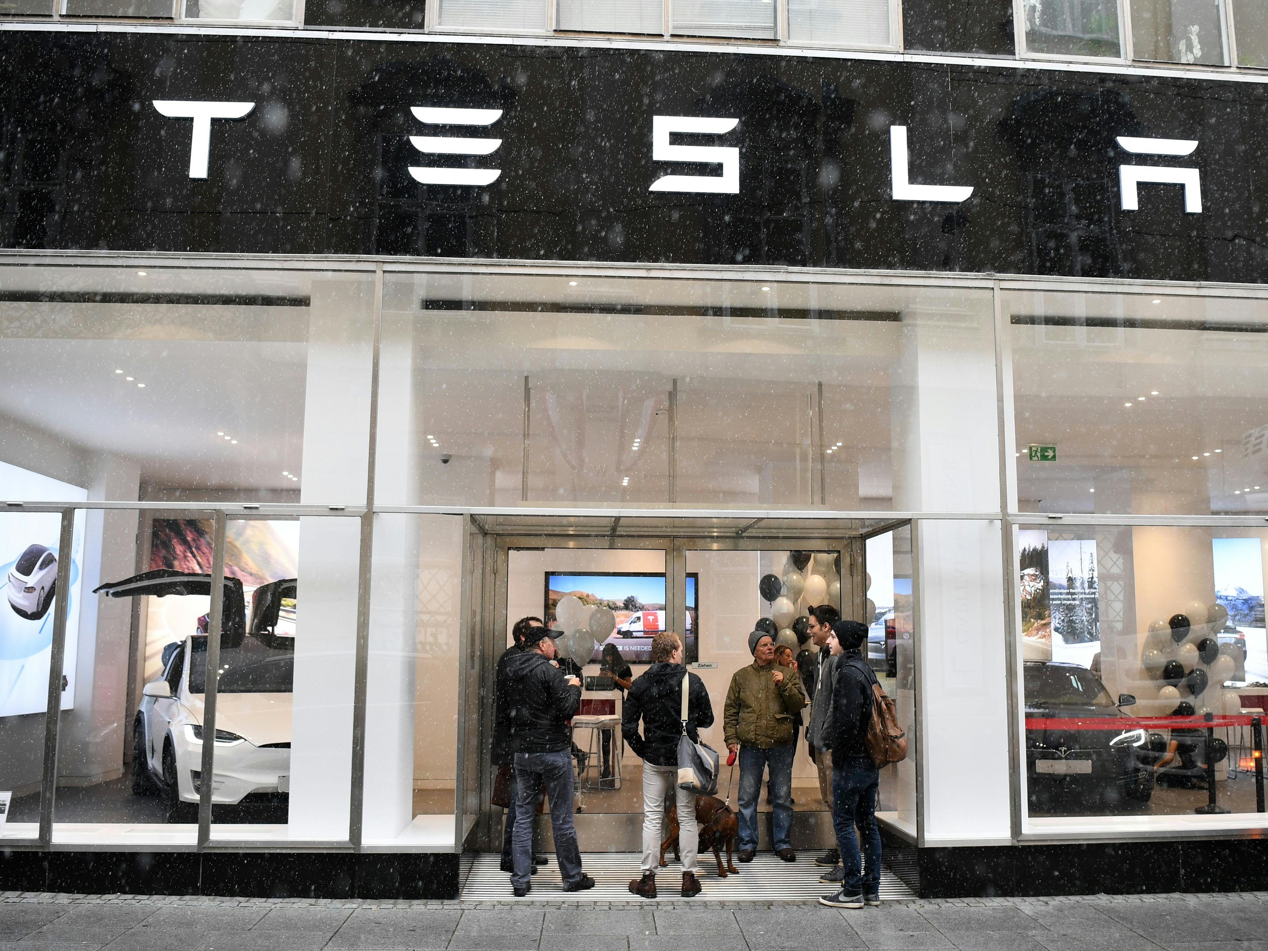 Vor zwei Jahren wurde der Flagshipstore von Tesla in der Wiener Innenstadt eröffnet. Vor zwei Jahren wurde der Flagshipstore von Tesla in der Wiener Innenstadt eröffnet.