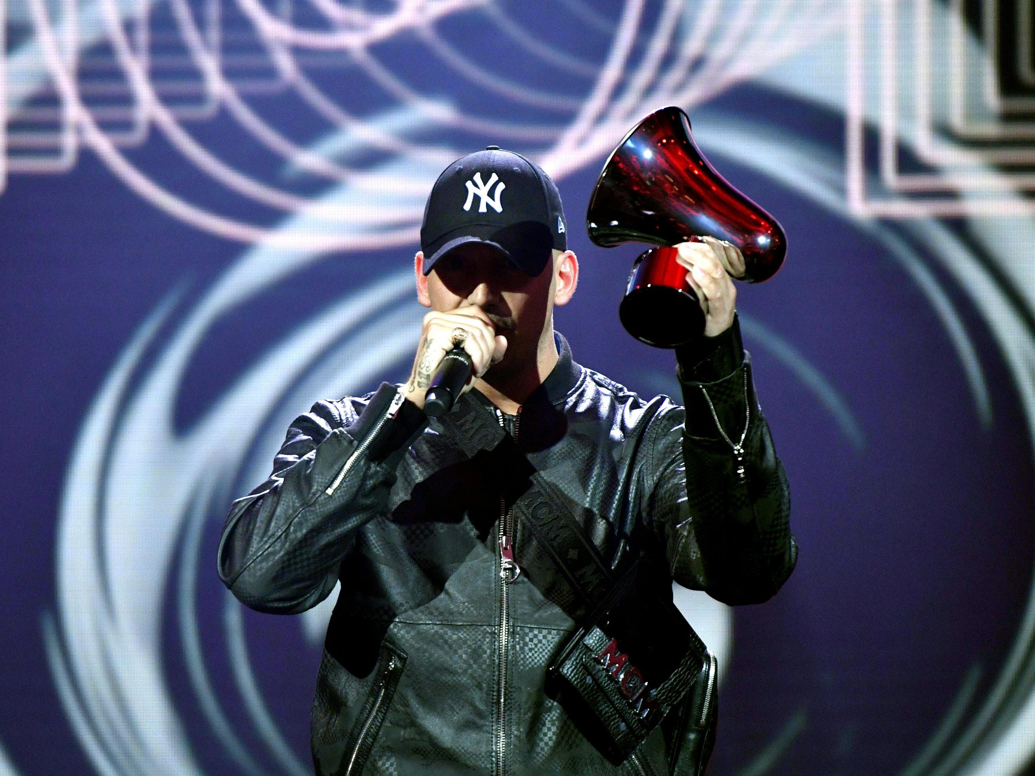 RAF Camora veröffentlicht sein neues Album "Zenit". RAF Camora veröffentlicht sein neues Album "Zenit".