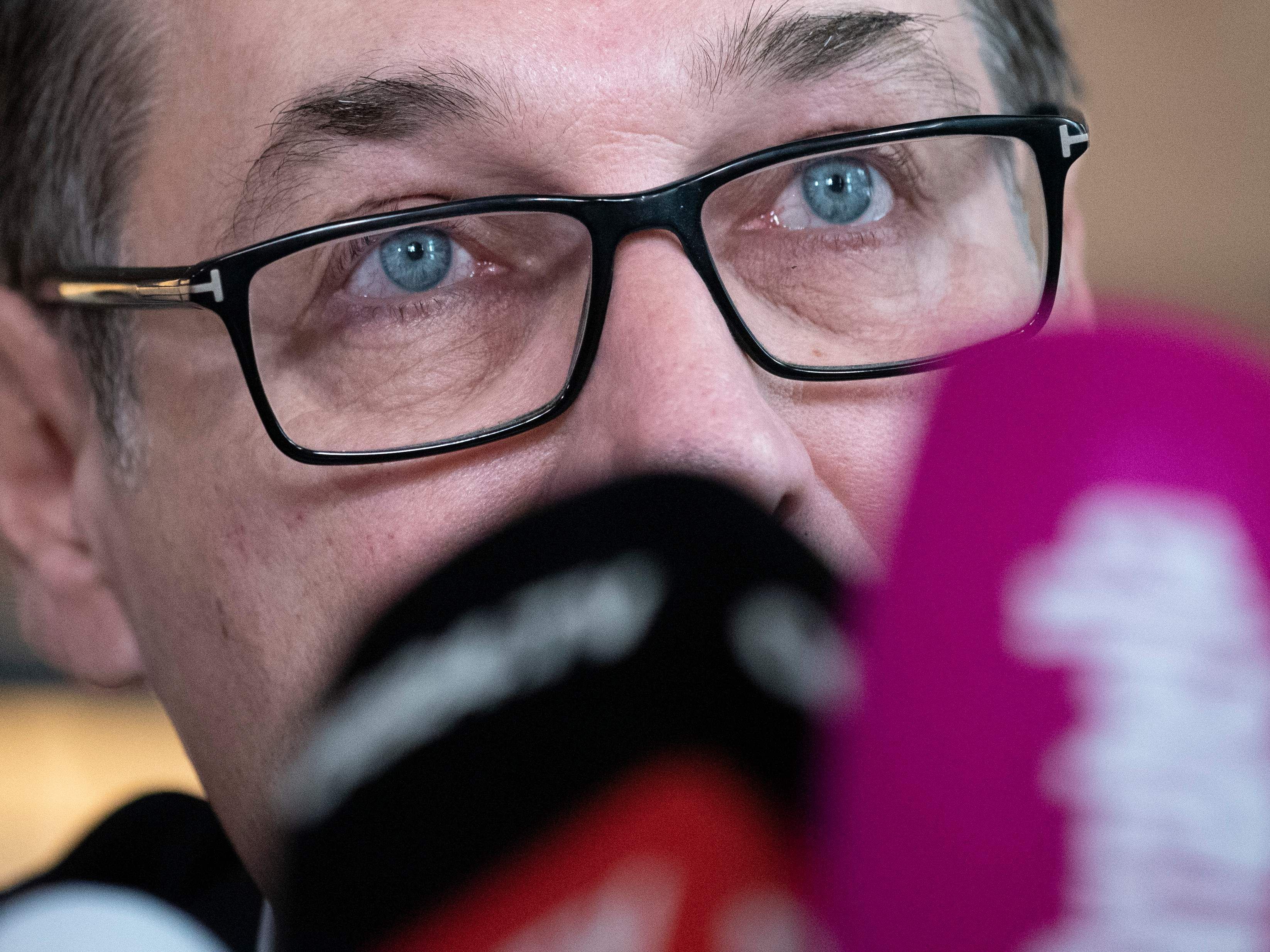 Sollte er die FPÖ weiter schädigen, droht HC Strache der Parteiausschluss.