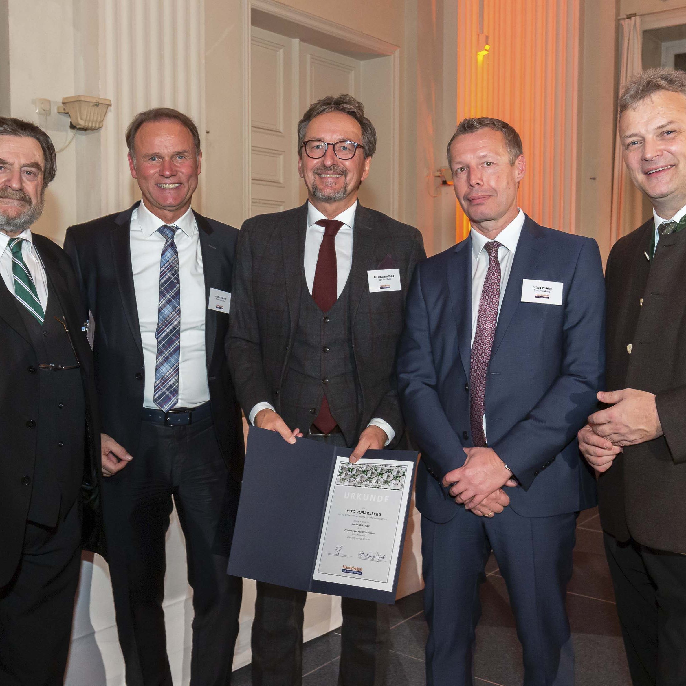 Hans-Kaspar von Schönfels (Chefredakteur Elite Report), Artur Klauser, Vorstand Johannes Hefel, Alfred Pfeiffer (alle Hypo Vorarlberg) und Staatssekretär Roland Weigert.