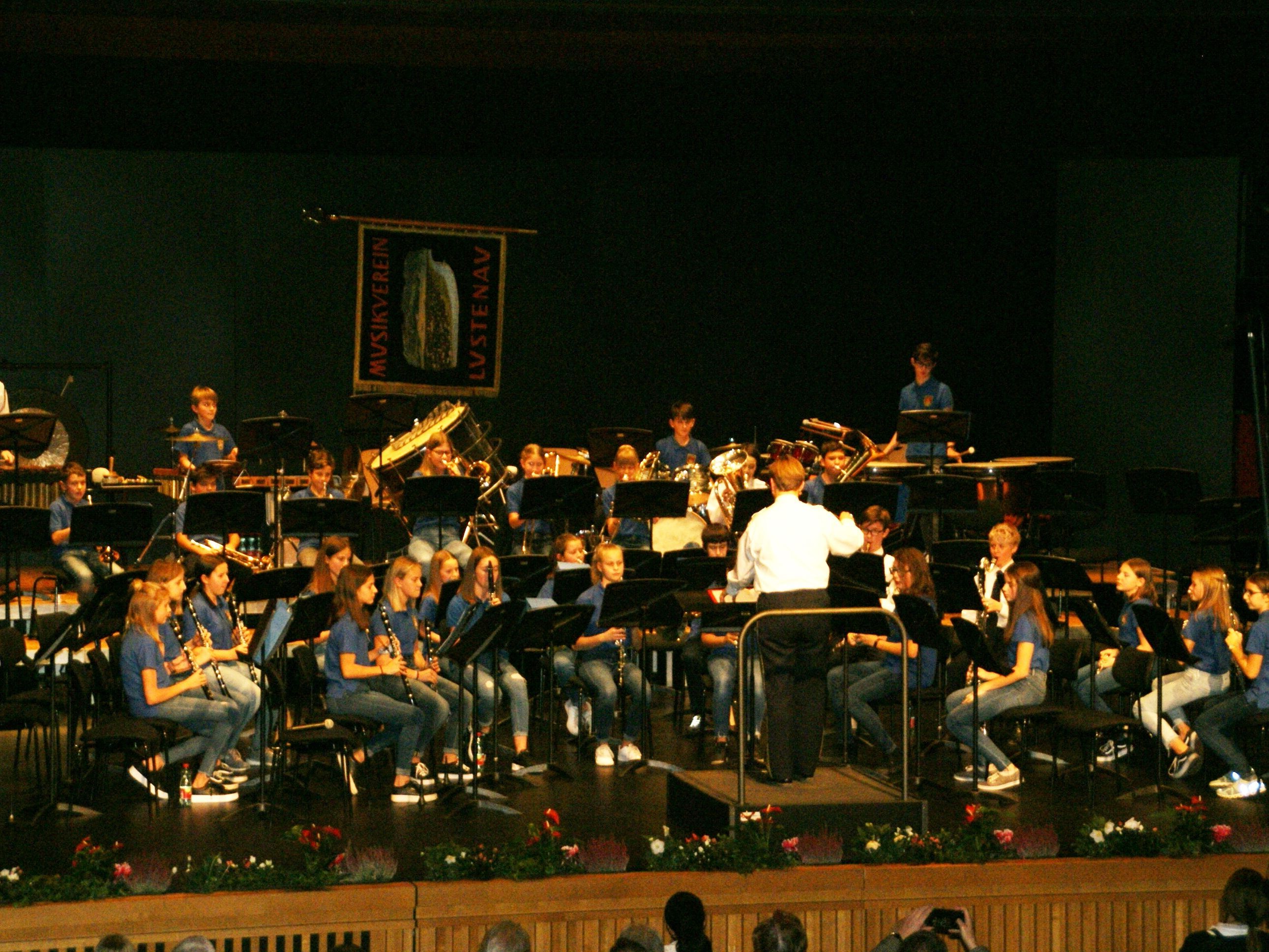 Die Jugendmusik spielte zu Konzertbeginn Die Jugendmusik spielte zu Konzertbeginn