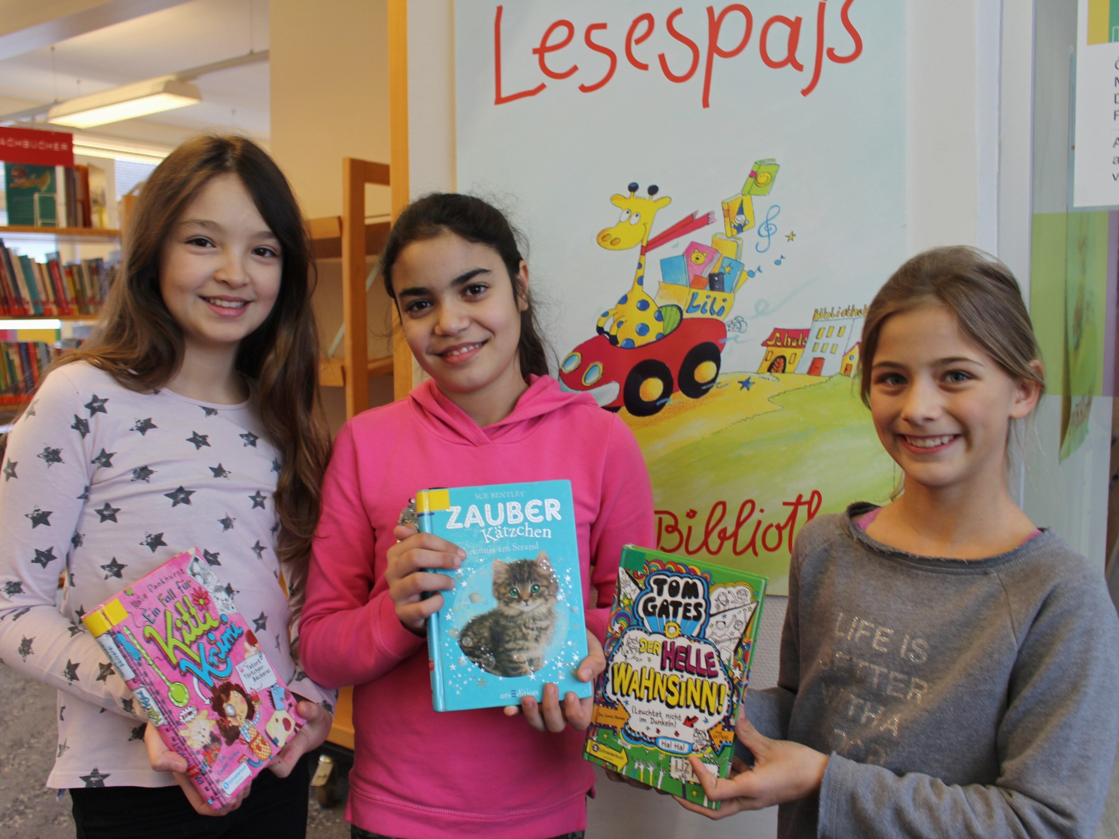 Eine Fundgrube für Kinder und Erwachsene bietet der „Flohmarkt“ der Bücherei-Spielothek in der Aula der Volksschule (Haupteingang) im Lochauer Schulzentrum.