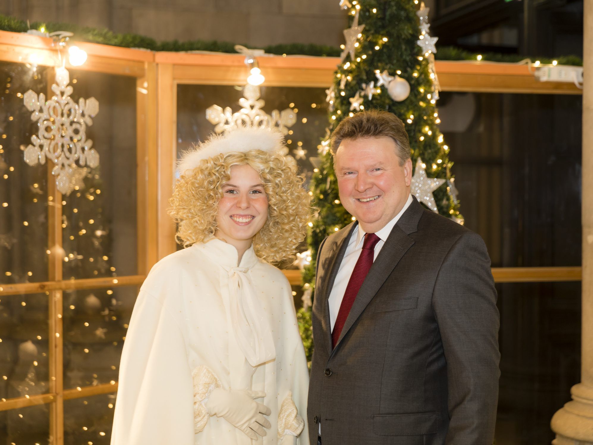 Das Wiener Christkindl an der Seite des Wiener Bürgermeisters Michael Ludwig