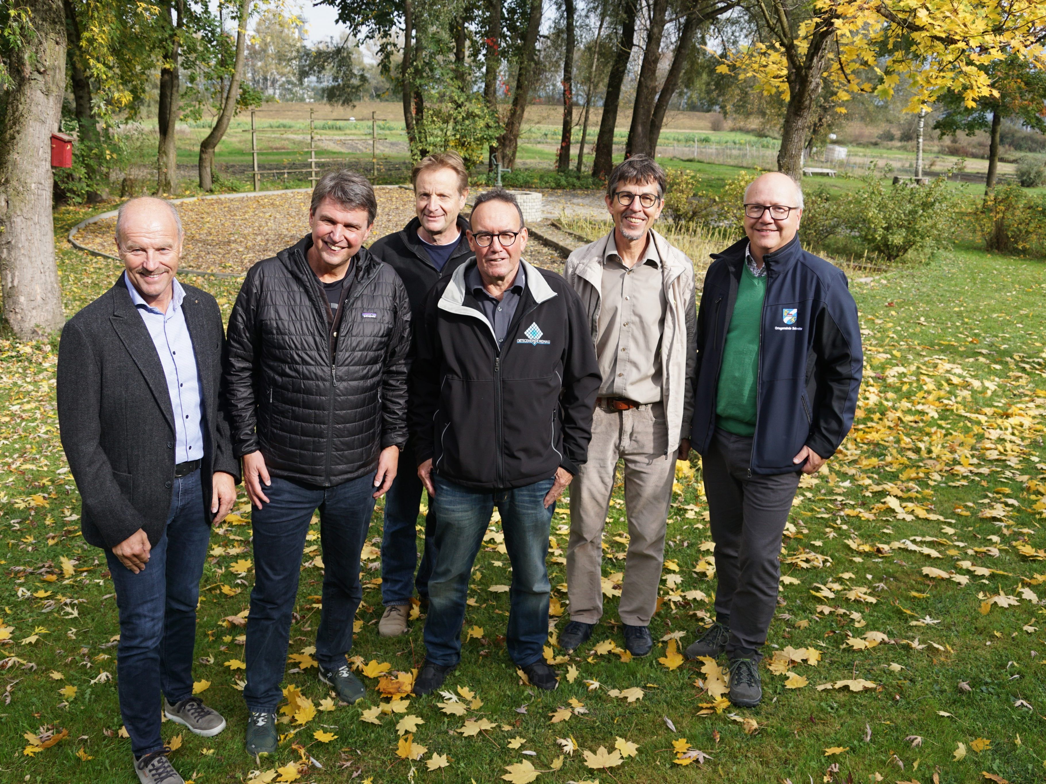 v.li.: Andreas Eggenberger, RGG-Präsident; Kurt Fischer, Bürgermeister Lustenau; Markus Grabher, Umweltberater; Karl Köppel, Ortsgemeindepräsident Widnau; Rudi Alge, Umweltabteilung Gemeinde Lustenau; Bruno Spirig, Ortsgemeindepräsident Schmitter. v.li.: Andreas Eggenberger, RGG-Präsident; Kurt Fischer, Bürgermeister Lustenau; Markus Grabher, Umweltberater; Karl Köppel, Ortsgemeindepräsident Widnau; Rudi Alge, Umweltabteilung Gemeinde Lustenau; Bruno Spirig, Ortsgemeindepräsident Schmitter.