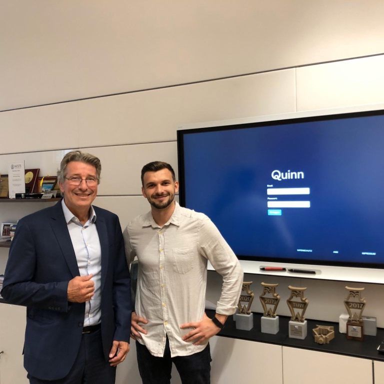 TU-Vizedirektor Kurt Matyas mit Entwickler Emir Selimovic.