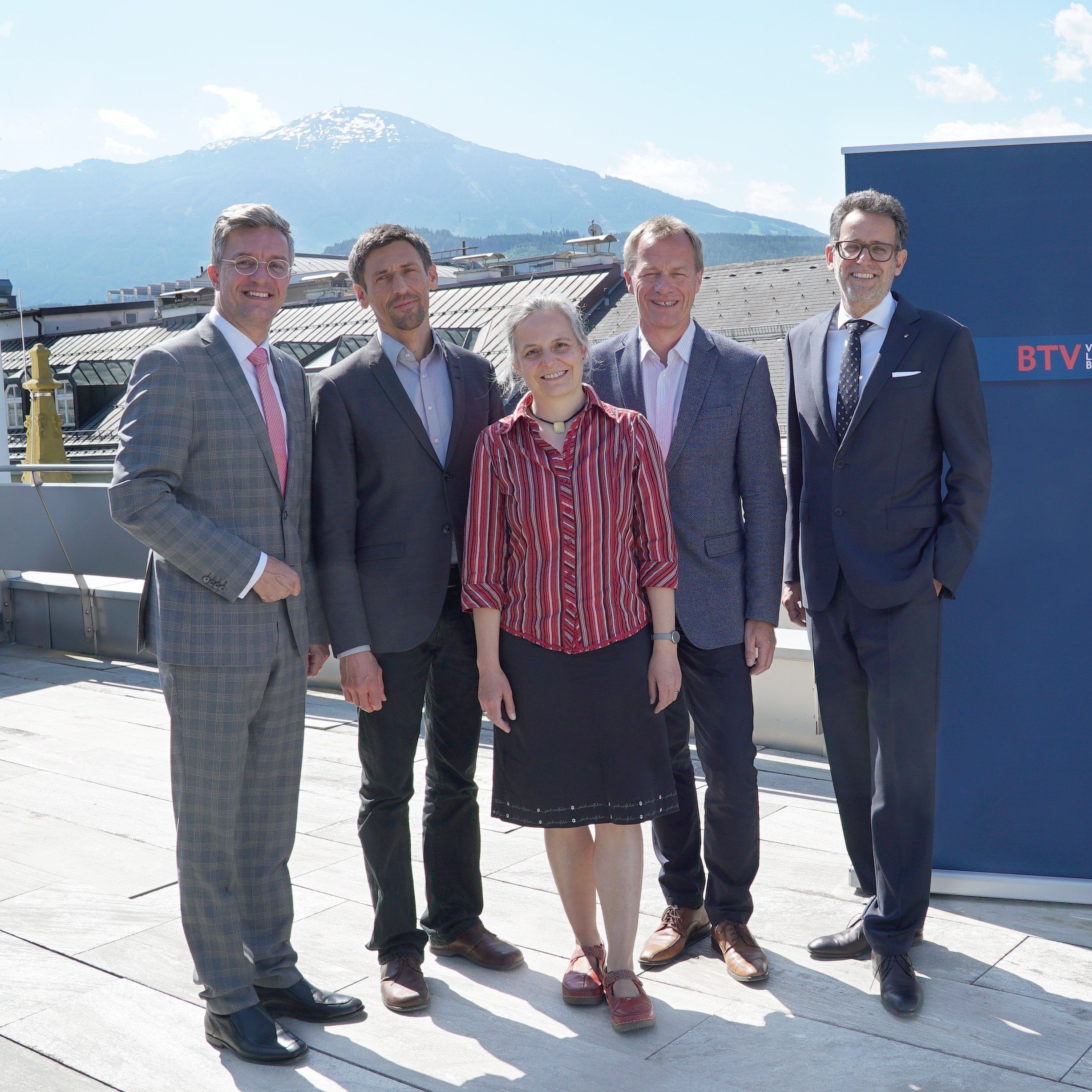 Mitglied des BTV Vorstandes Michael Perger, Univ.-Prof. Dr. Jochen Lawrenz, Vizerektorin Univ.-Prof. Dr.-Ing. Anke Bockreis, Univ.-Prof. Dr. Matthias Bank, BTV Vorstandsvorsitzender Gerhard Burtscher.