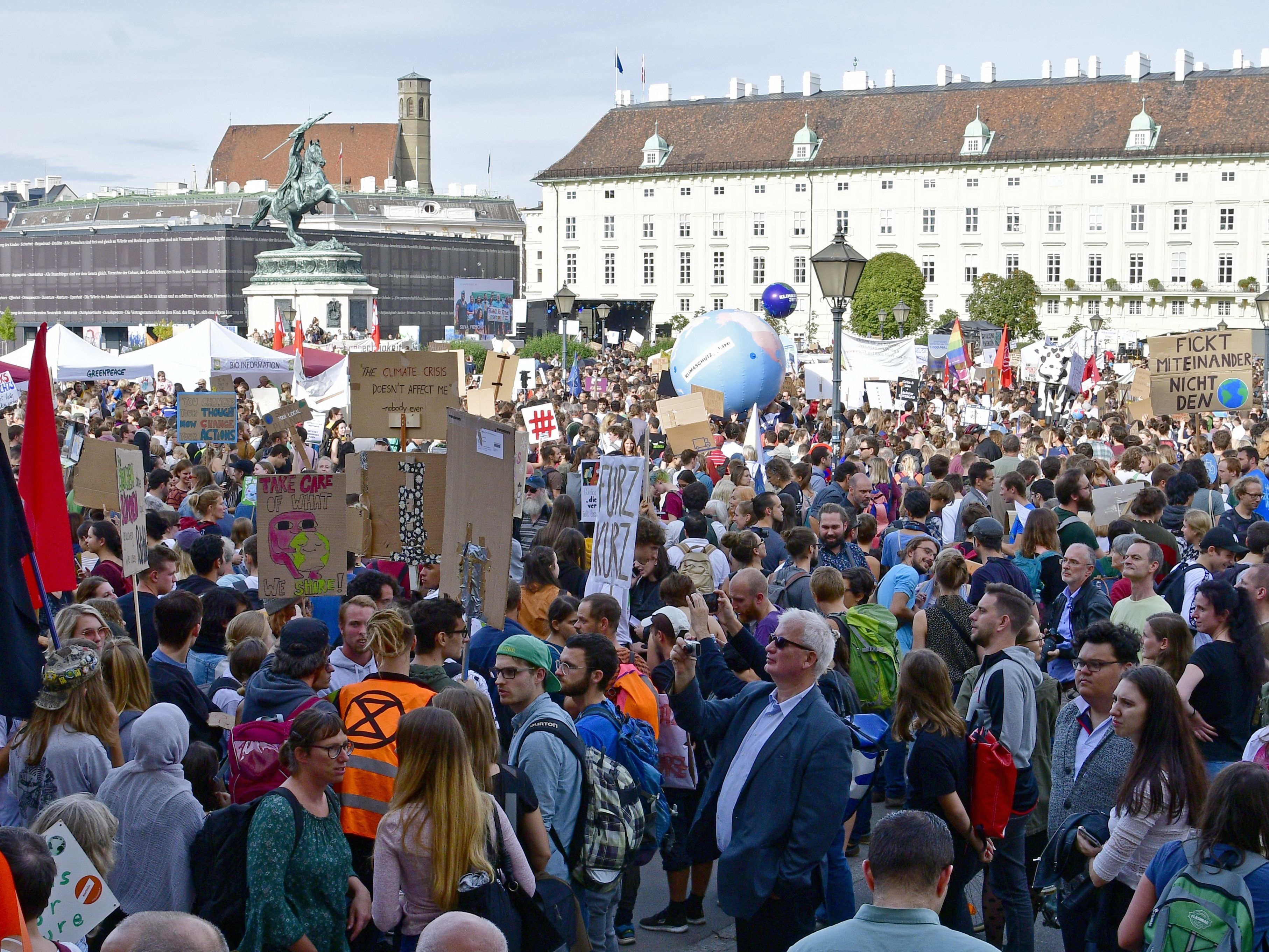 Am Freitag wird am Wiener Heldenplatz demonstriert.