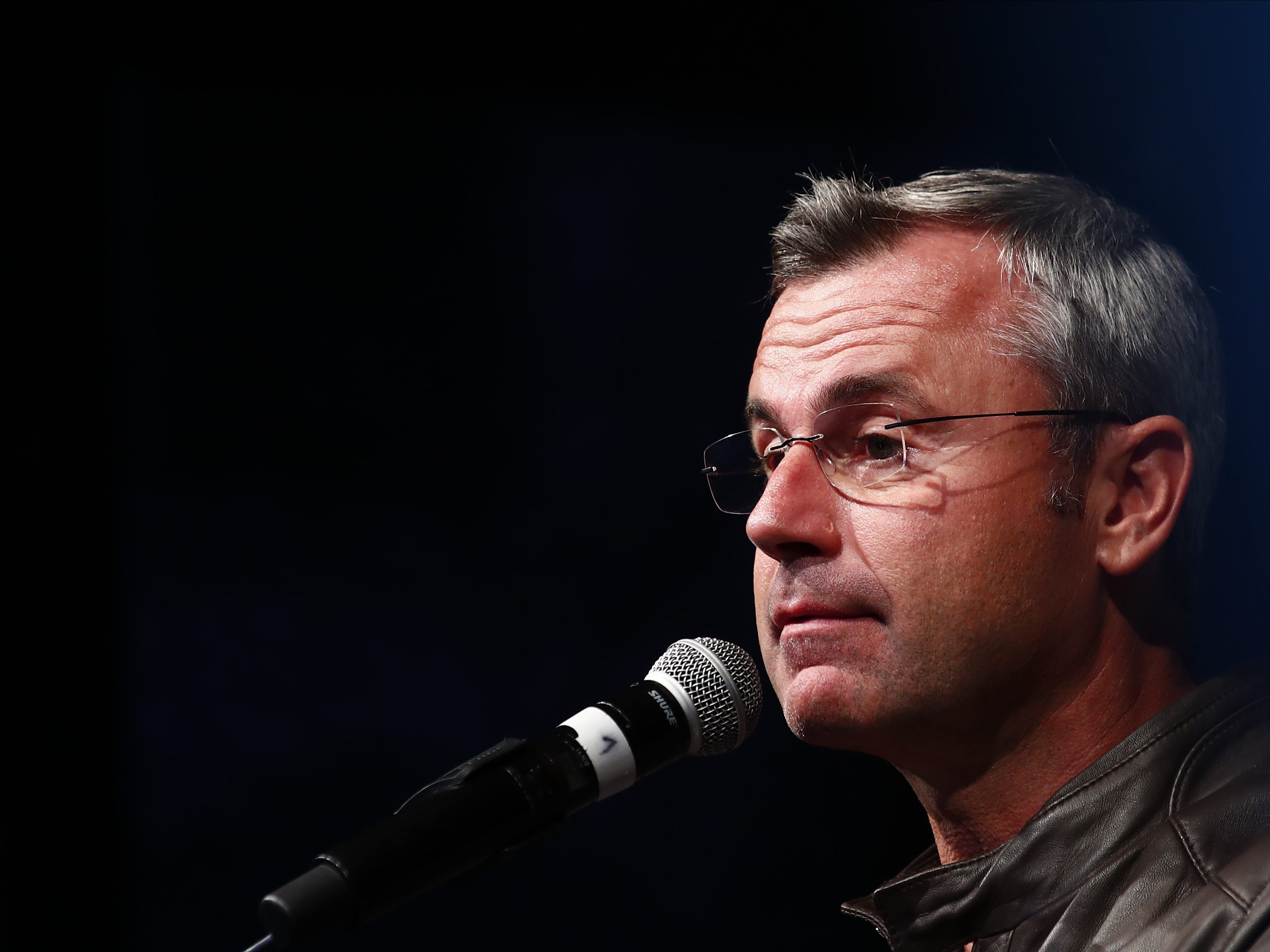 Hofer bestreitet, als ehemaliger Regierungskoordinator von der Postenbestzung gewusst zu haben. Hofer bestreitet, als ehemaliger Regierungskoordinator von der Postenbestzung gewusst zu haben.