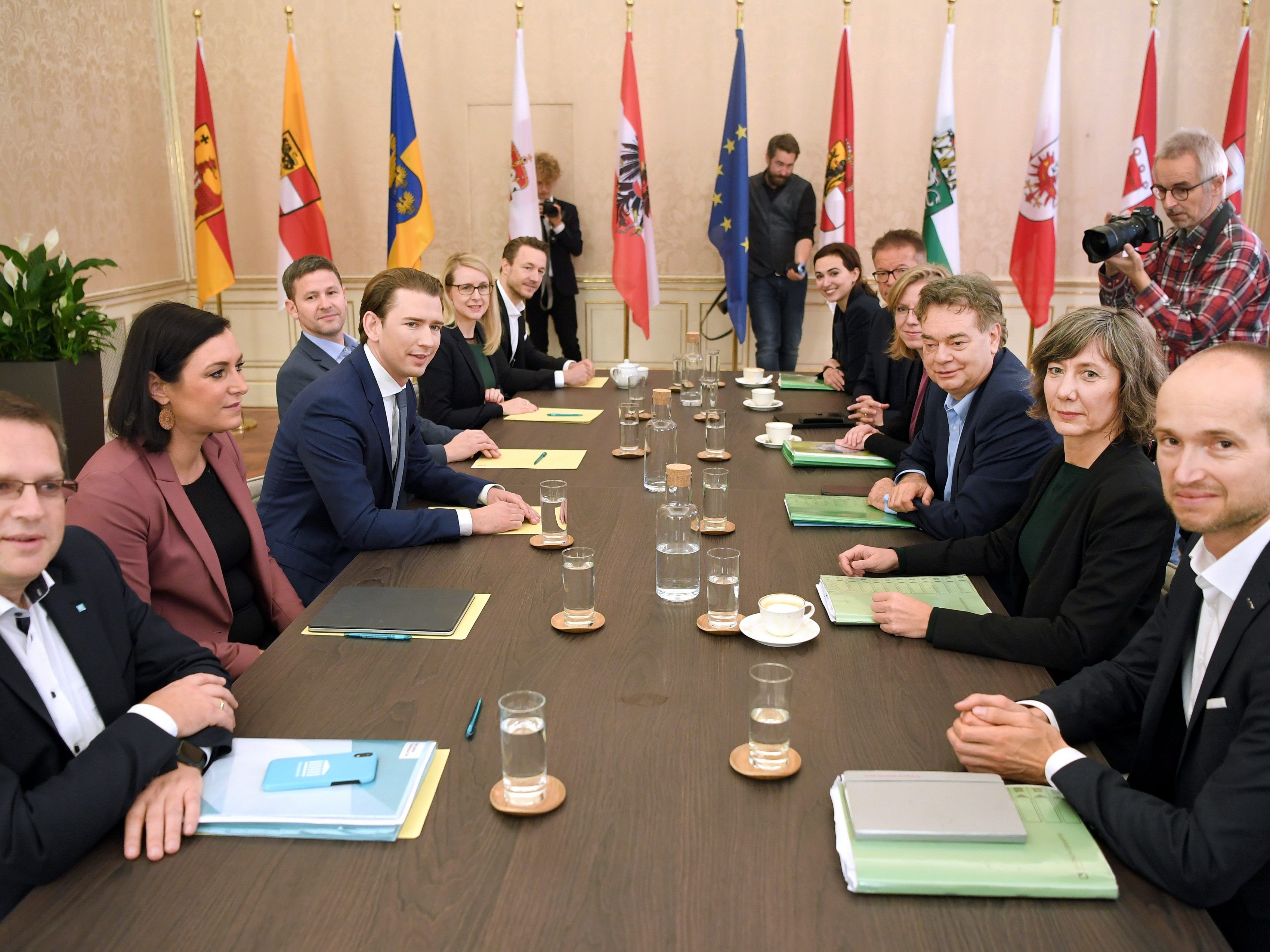Am Freitag treffen sich die Parteien zu "echten" Regierungsverhandlungen.