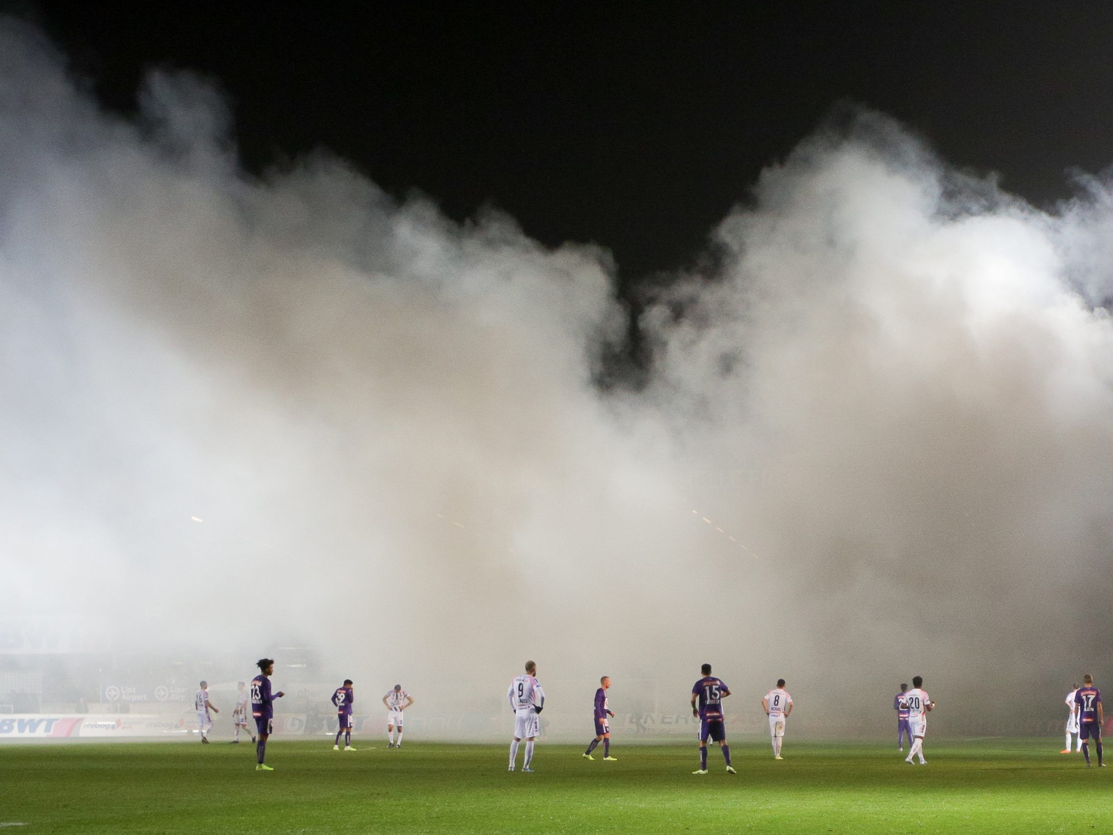 Das Spiel des LASK gegen Austria Wien musste wegen Pyrotechnik unterbrochen werden.