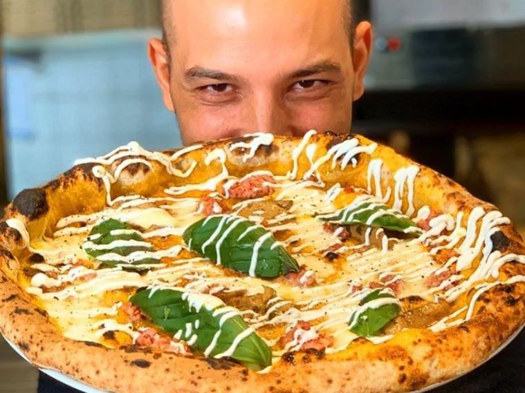 Der Pizza-Weltmeister 2019 ist ein Wiener Pizzabäcker. Der Pizza-Weltmeister 2019 ist ein Wiener Pizzabäcker.