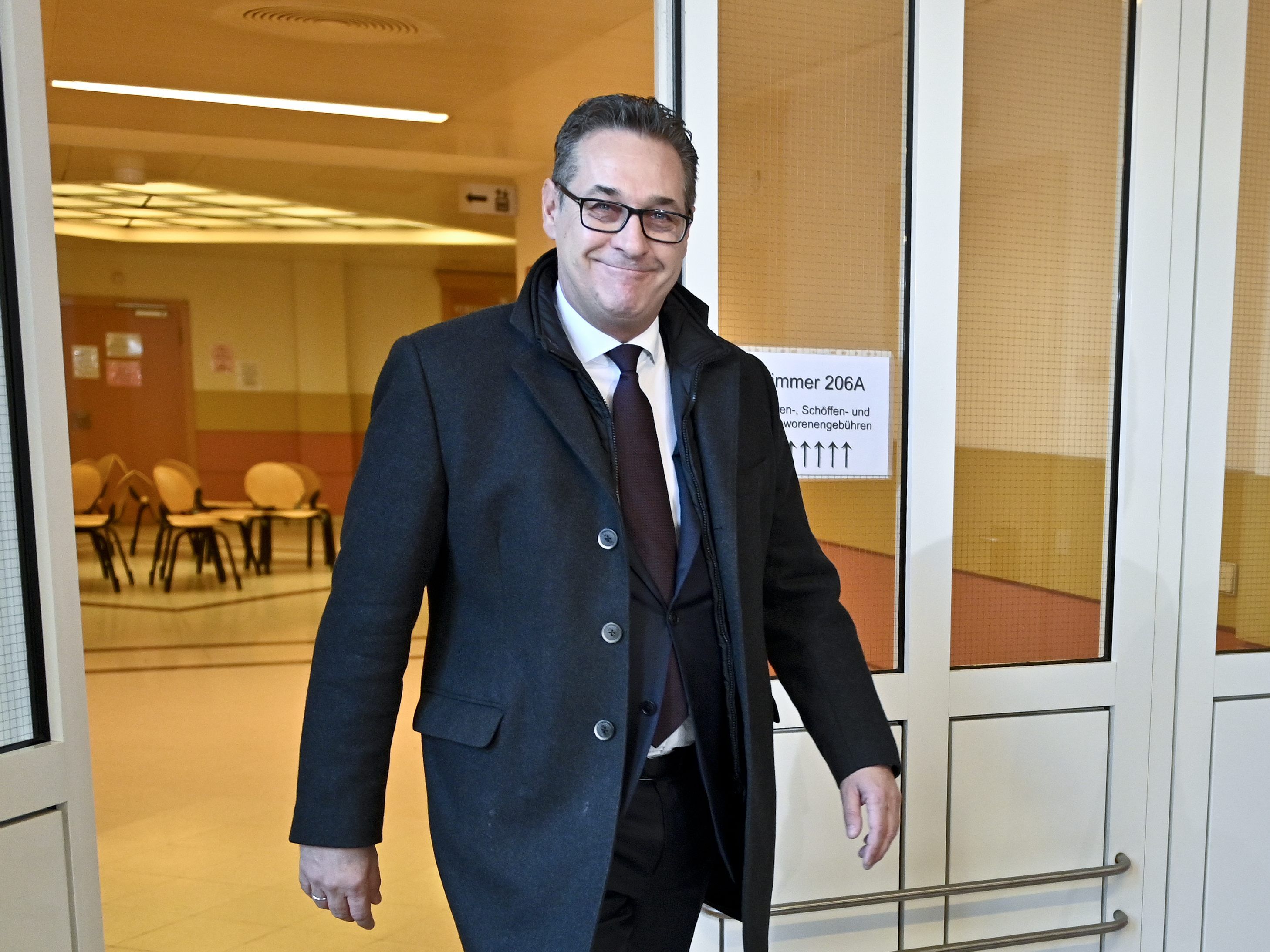 Strache bietet sich als FPÖ-Chef in Wien an.