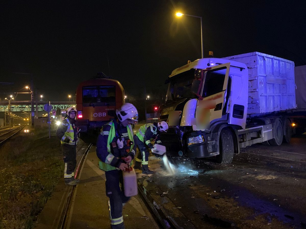 Der Einsatz wurde gegen 9 Uhr beendet. Der Einsatz wurde gegen 9 Uhr beendet.