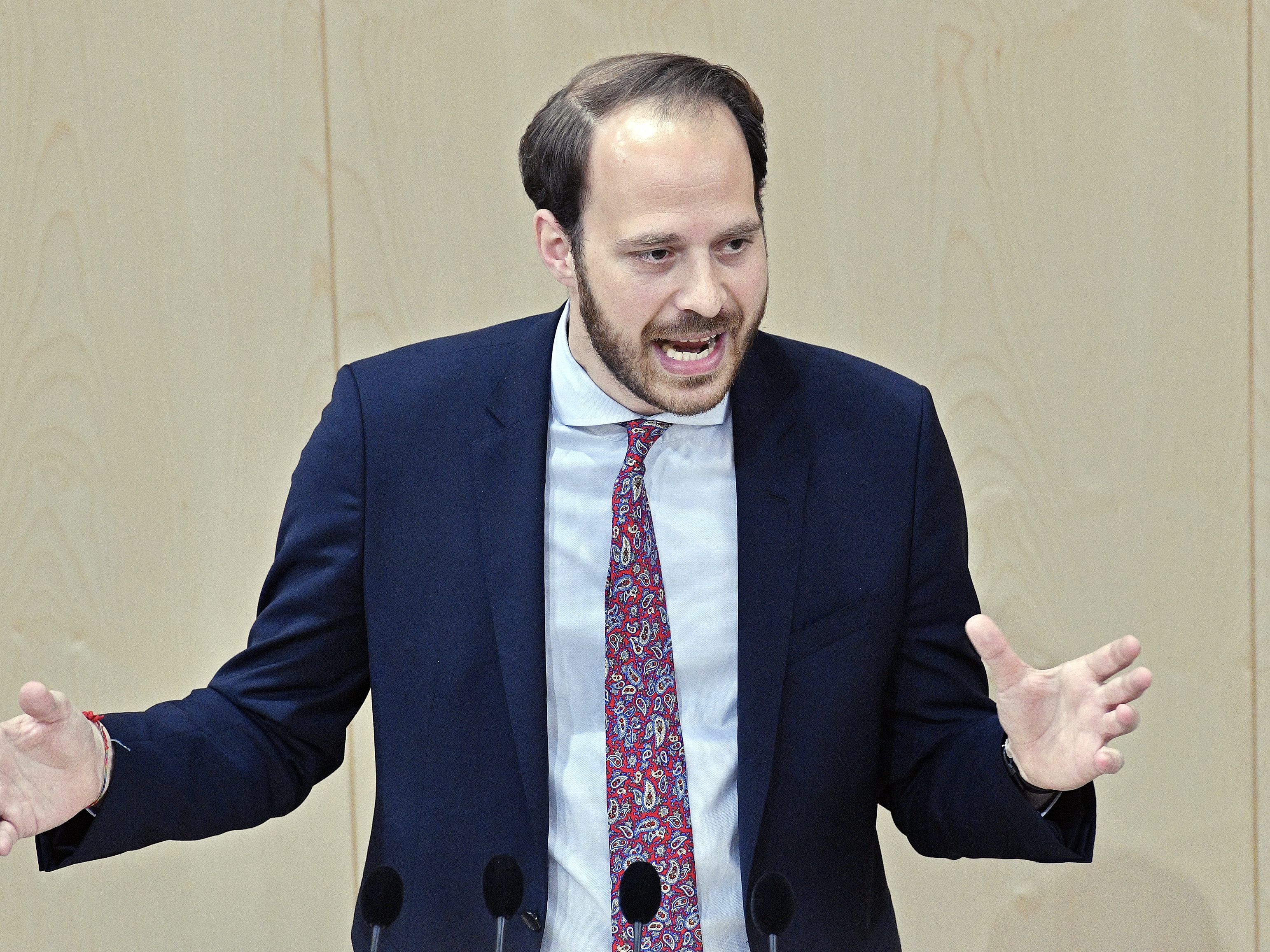Laut Scherak müsse der Gesetzgebungsprozess transparent sein. Laut Scherak müsse der Gesetzgebungsprozess transparent sein.
