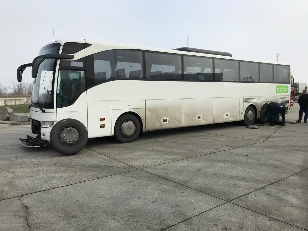 Neun defekte Reisebusse wurden von der Polizei aus dem Verkehr gezogen. Neun defekte Reisebusse wurden von der Polizei aus dem Verkehr gezogen.